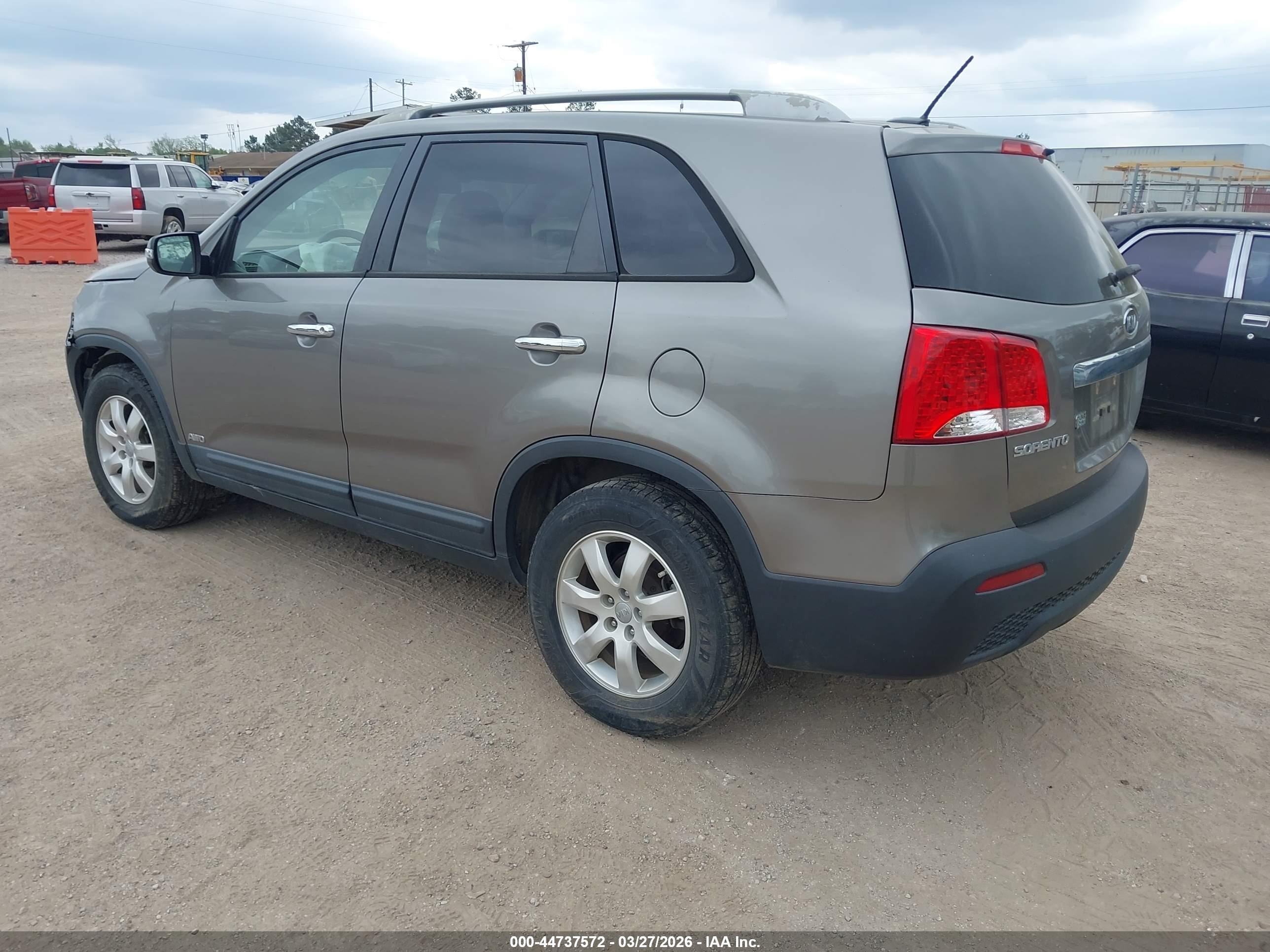 KIA SORENTO image 3
