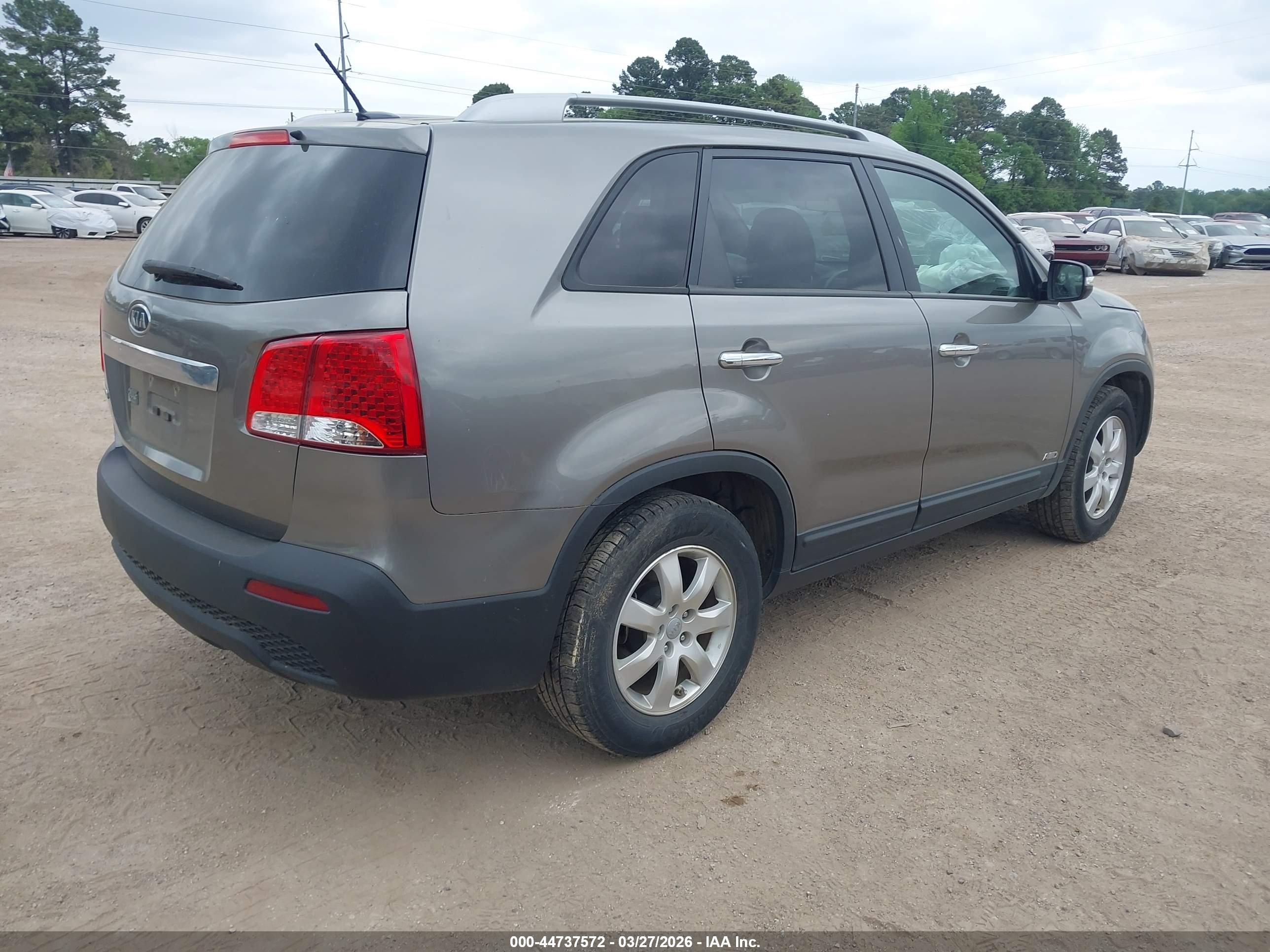KIA SORENTO image 4