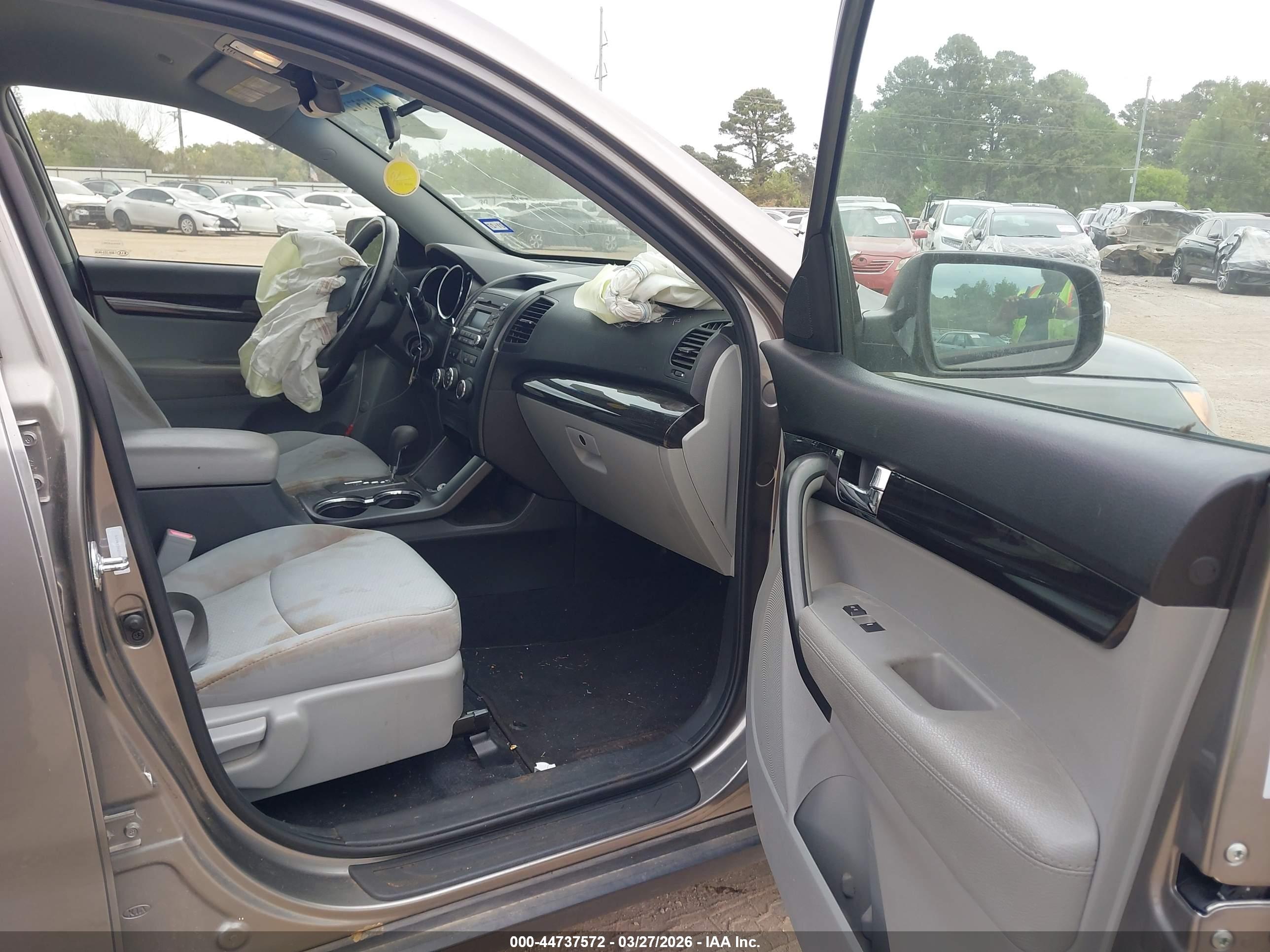 KIA SORENTO image 5
