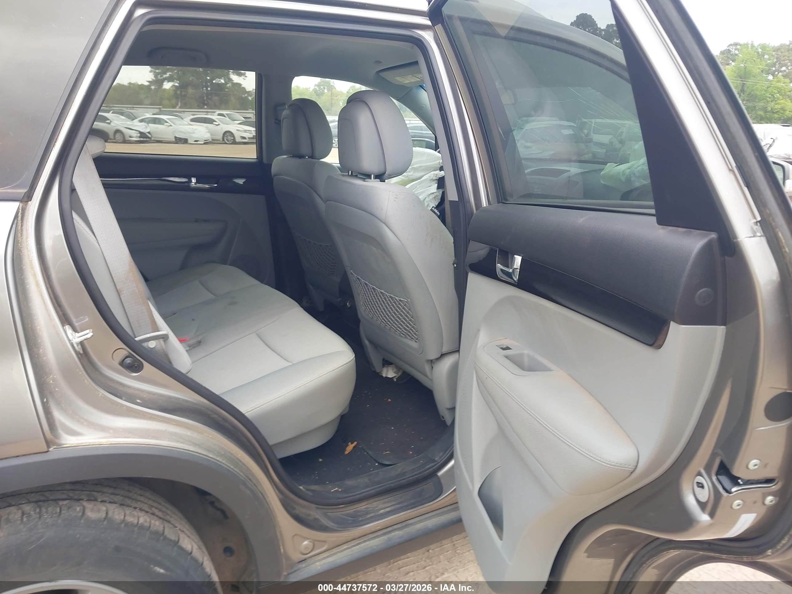 KIA SORENTO image 8