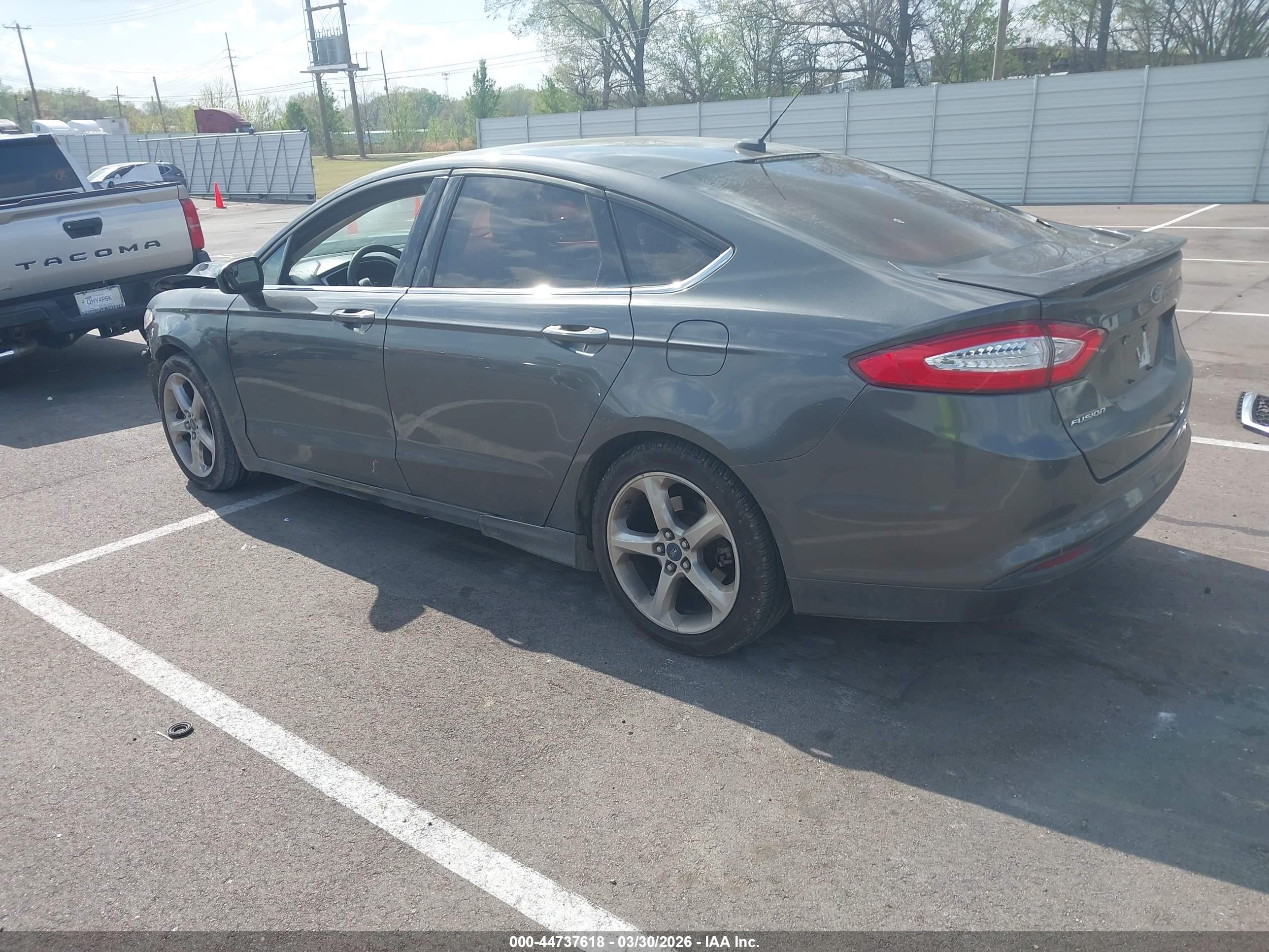 FORD FUSION image 3