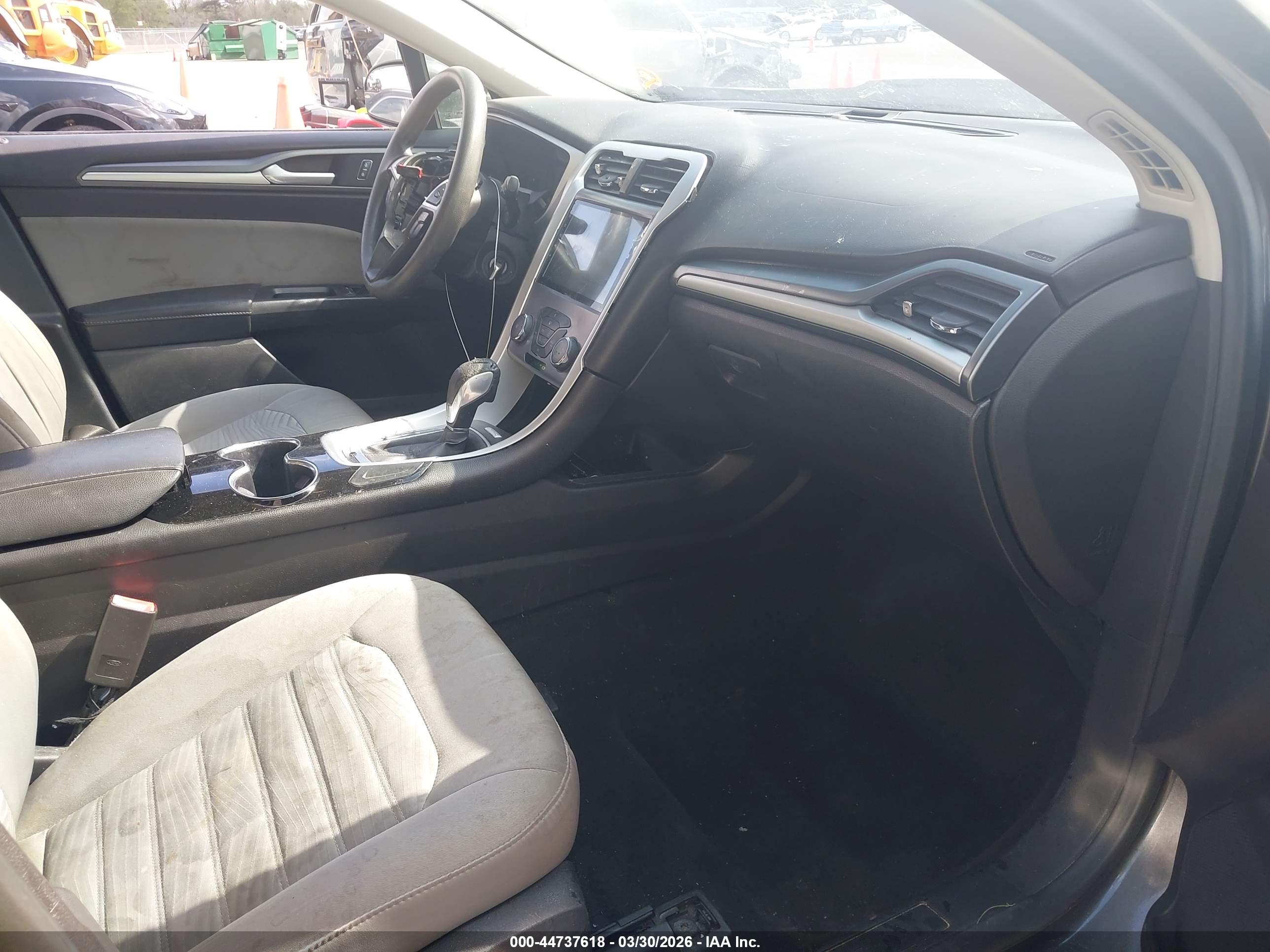 FORD FUSION image 5