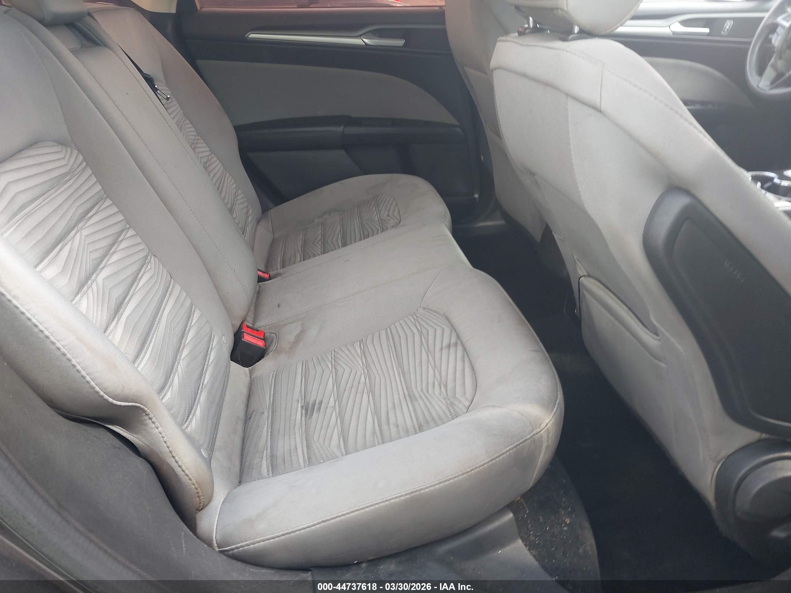 FORD FUSION image 8