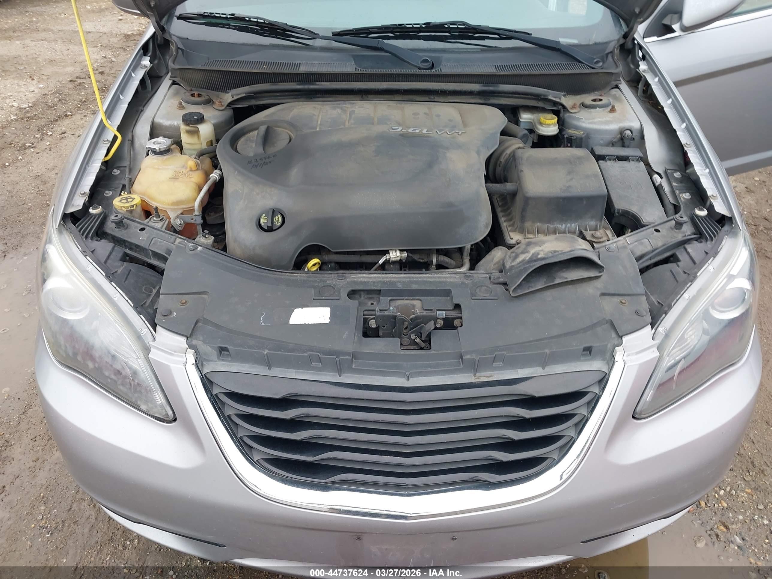 CHRYSLER 200 image 10