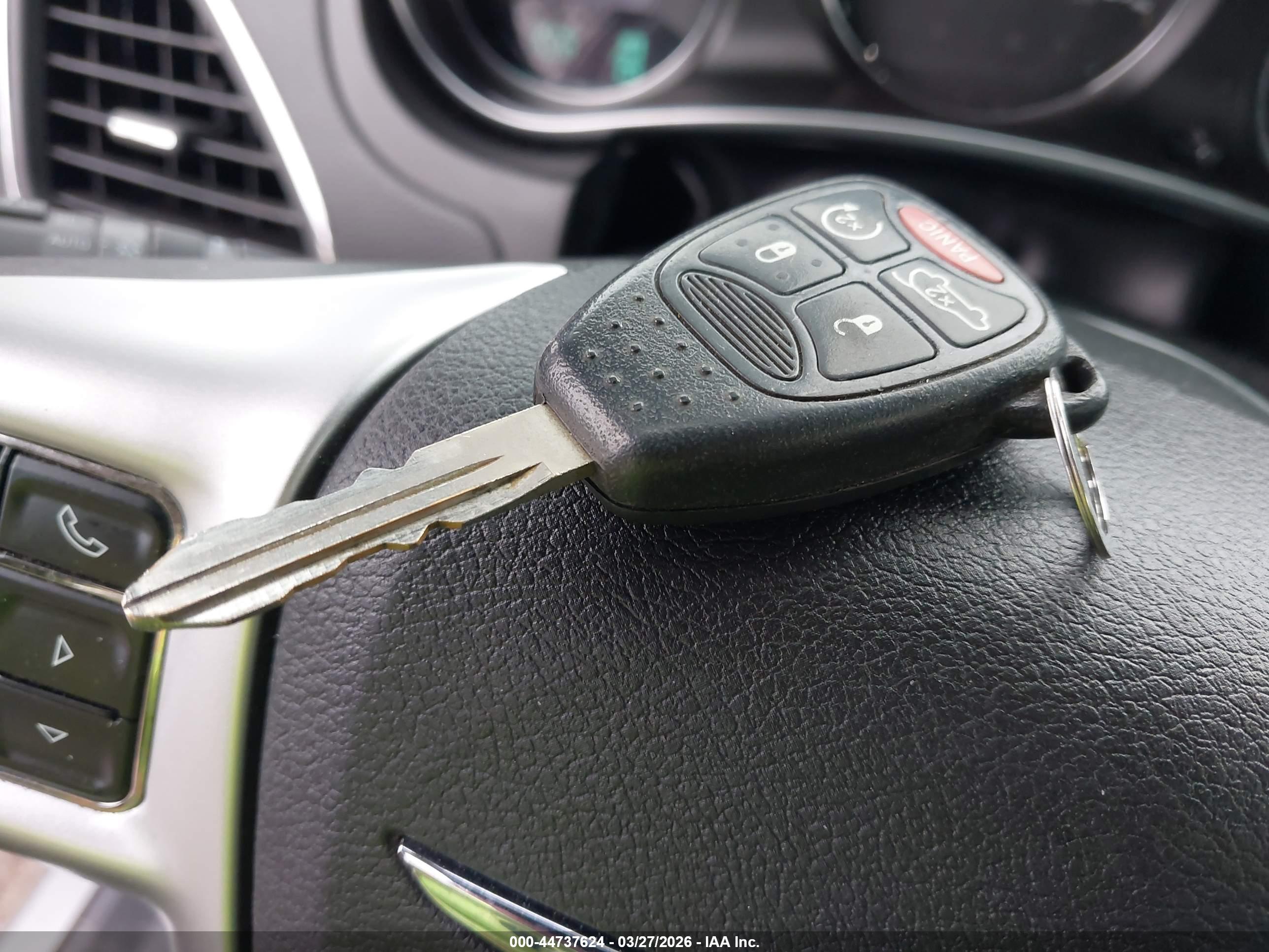 CHRYSLER 200 image 11