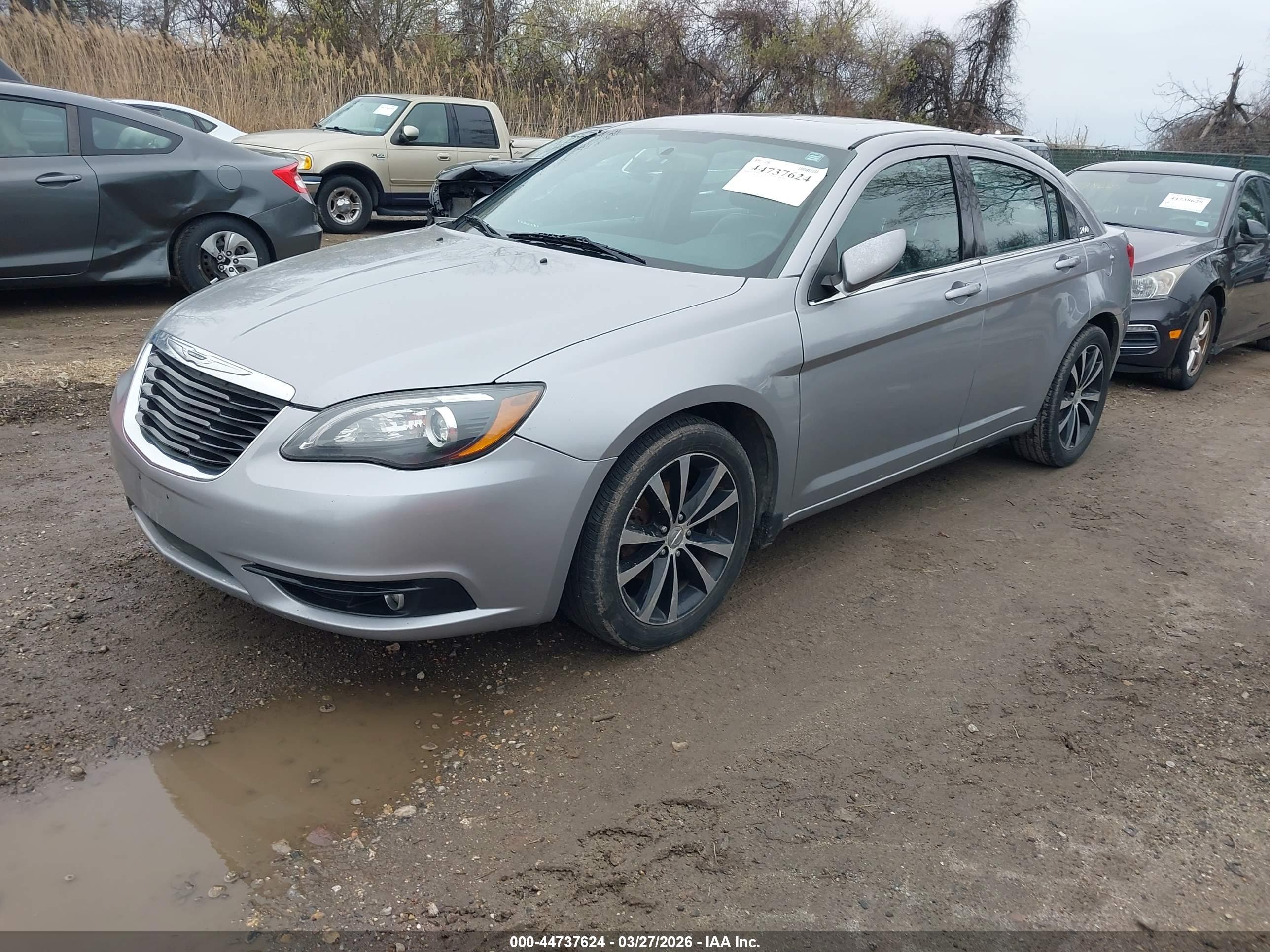 CHRYSLER 200 image 2