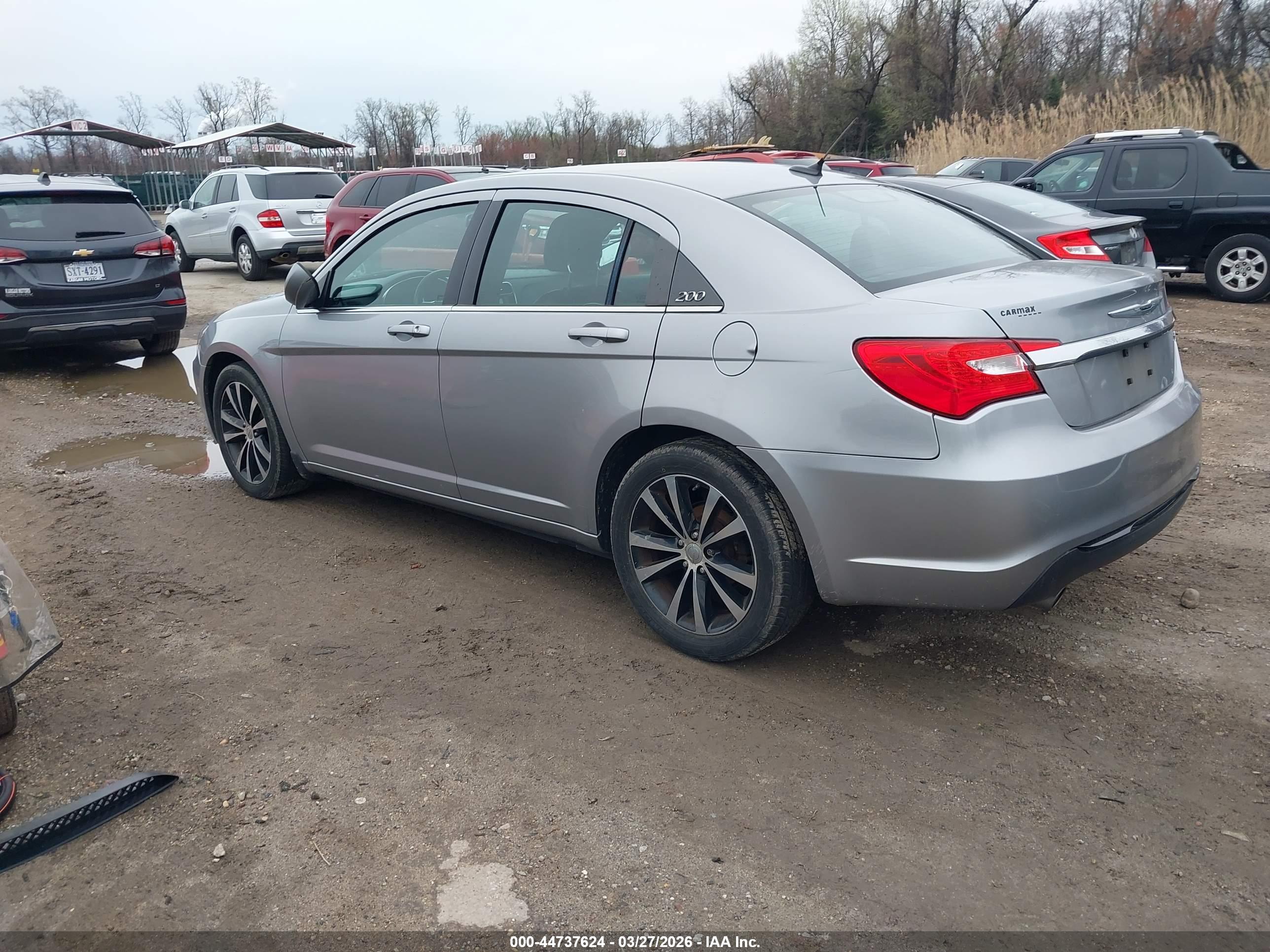 CHRYSLER 200 image 3