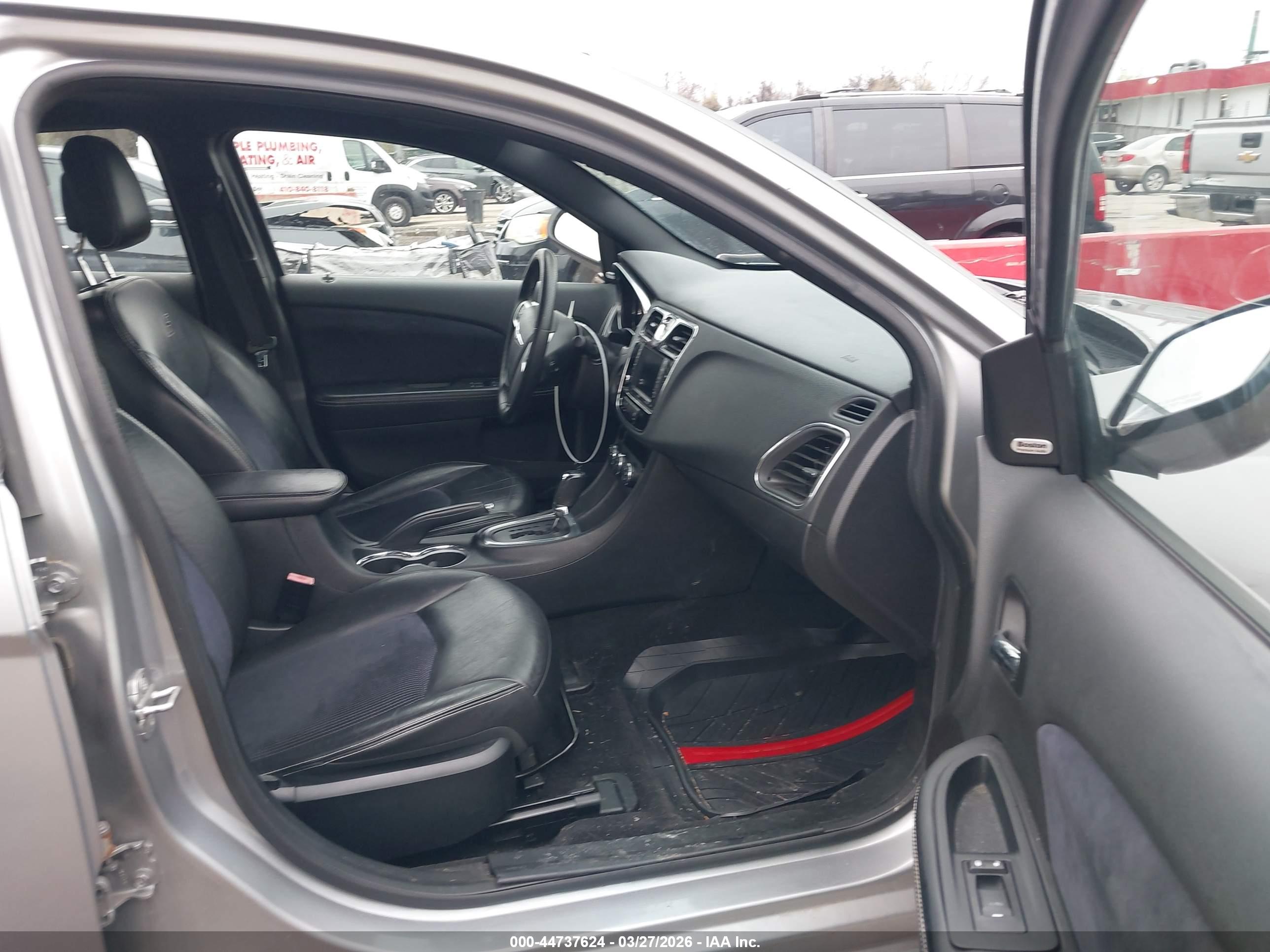 CHRYSLER 200 image 5
