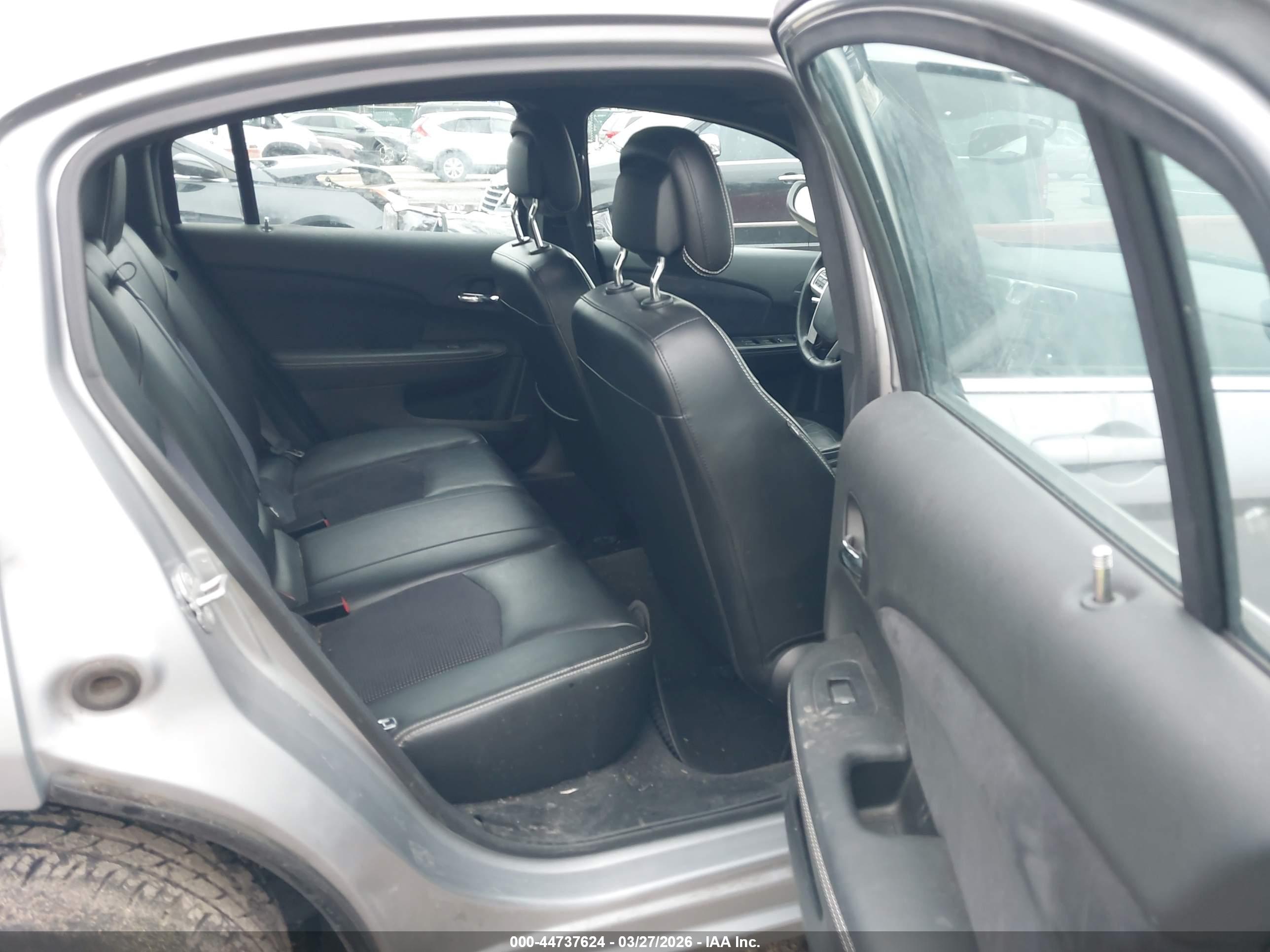 CHRYSLER 200 image 8
