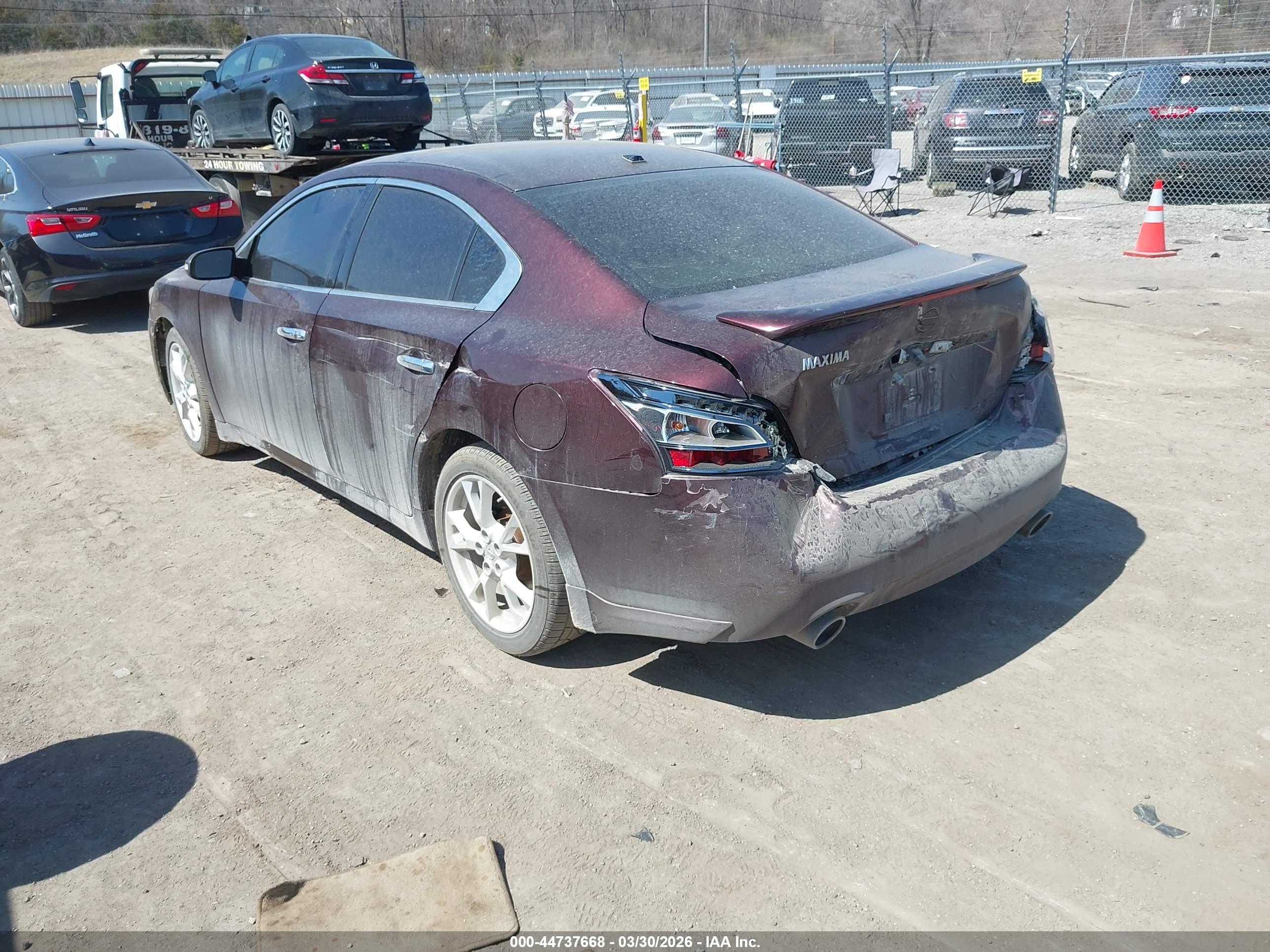 NISSAN MAXIMA image 3