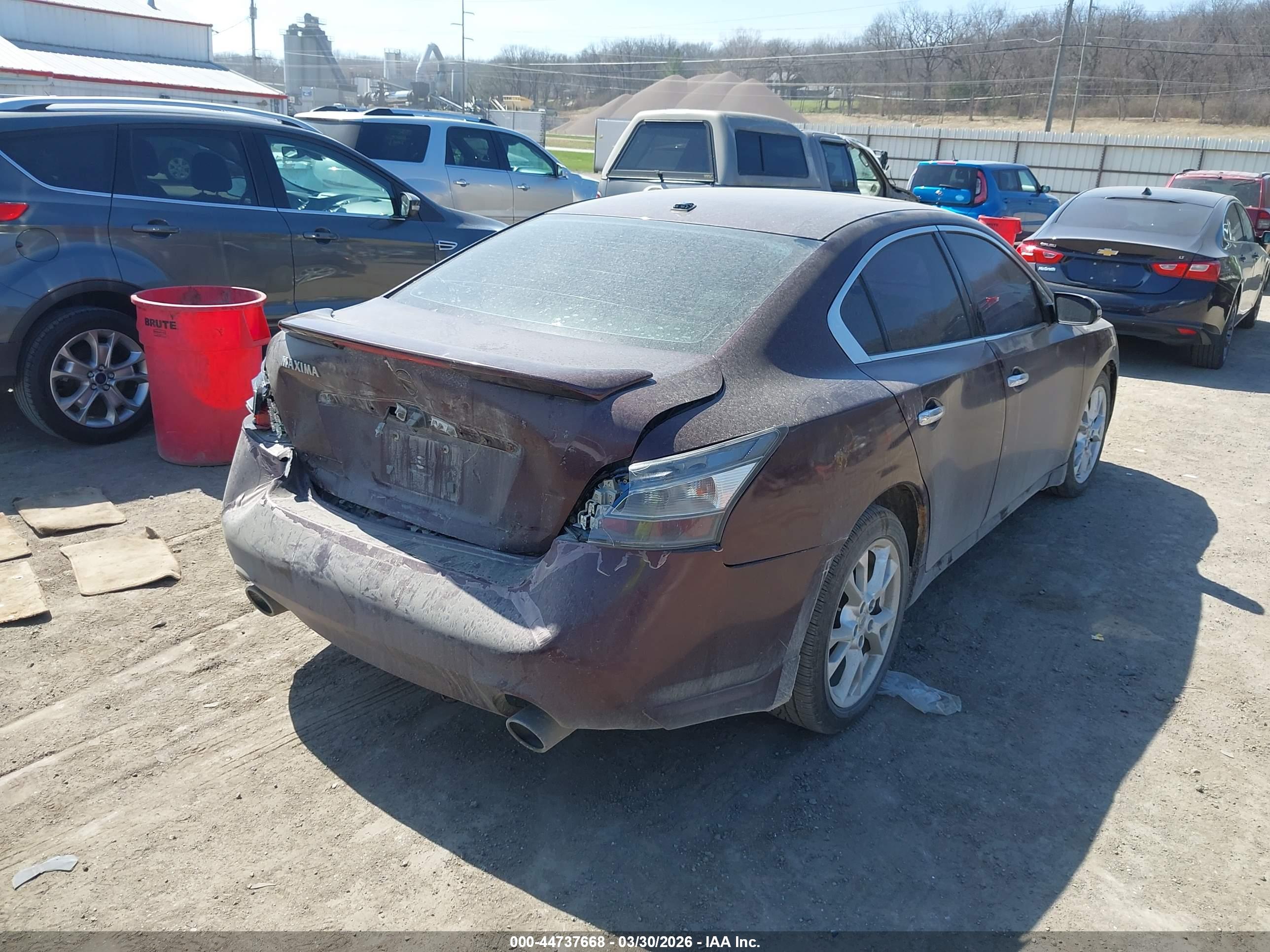 NISSAN MAXIMA image 4