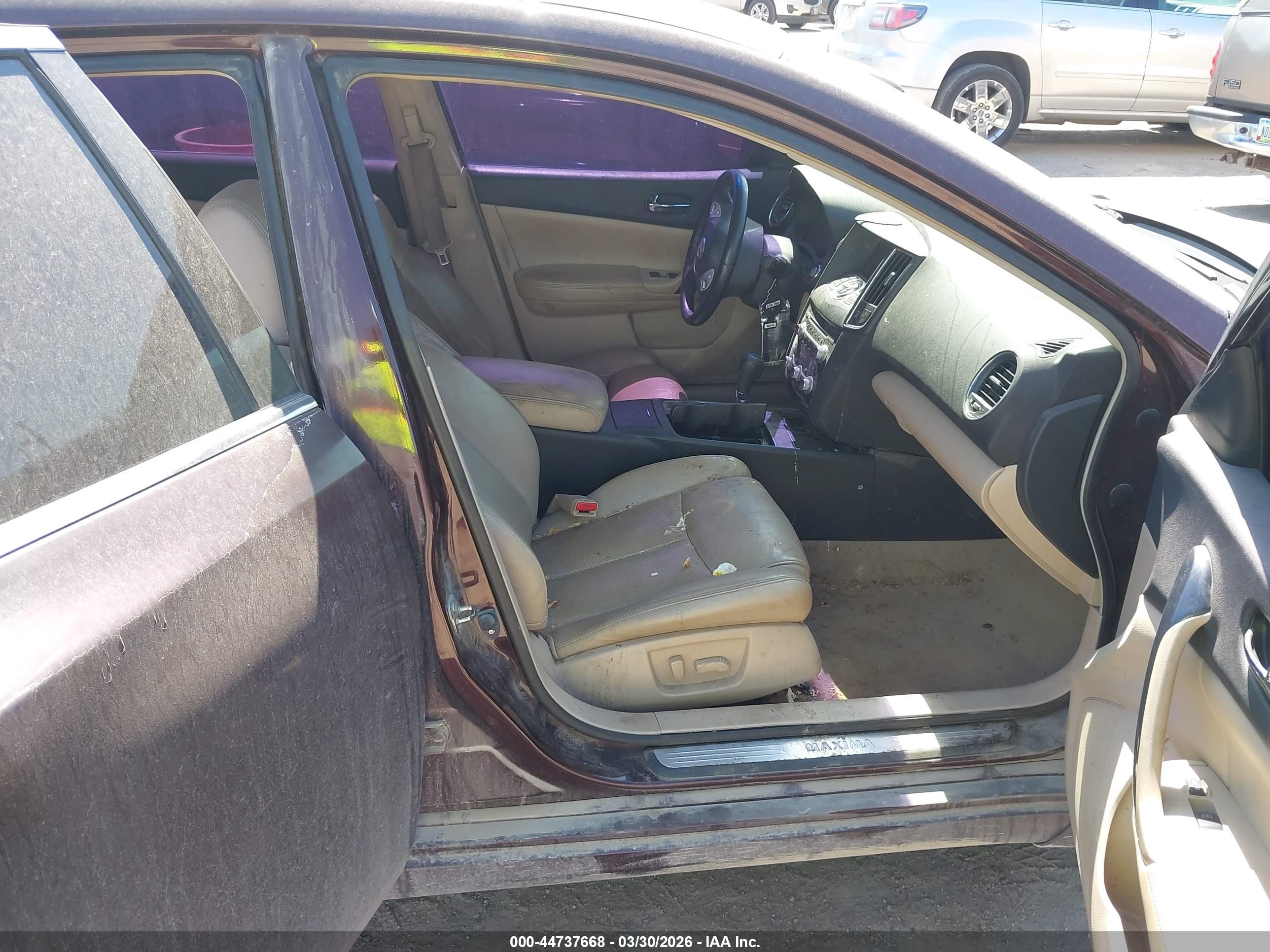 NISSAN MAXIMA image 5