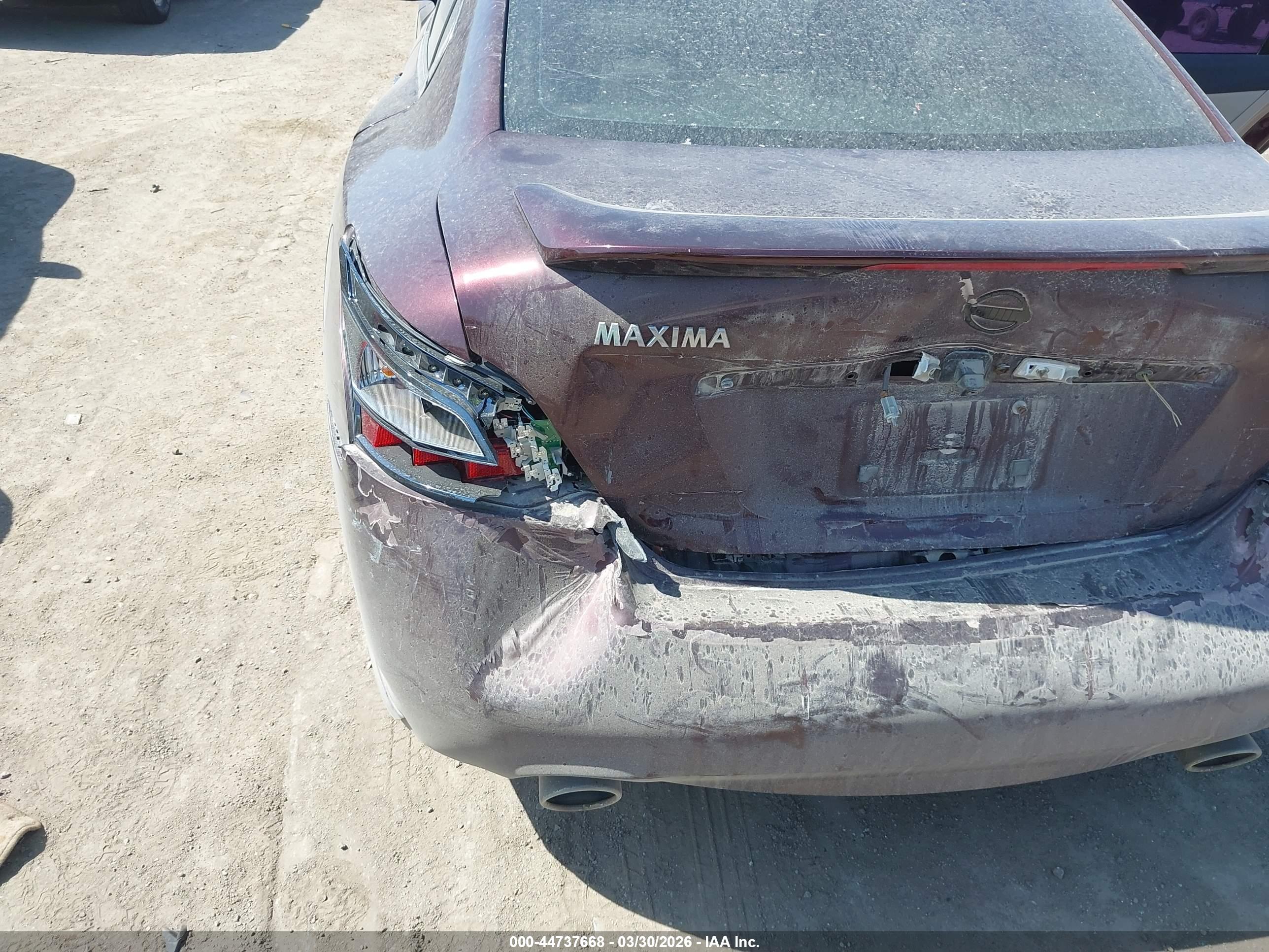 NISSAN MAXIMA image 6