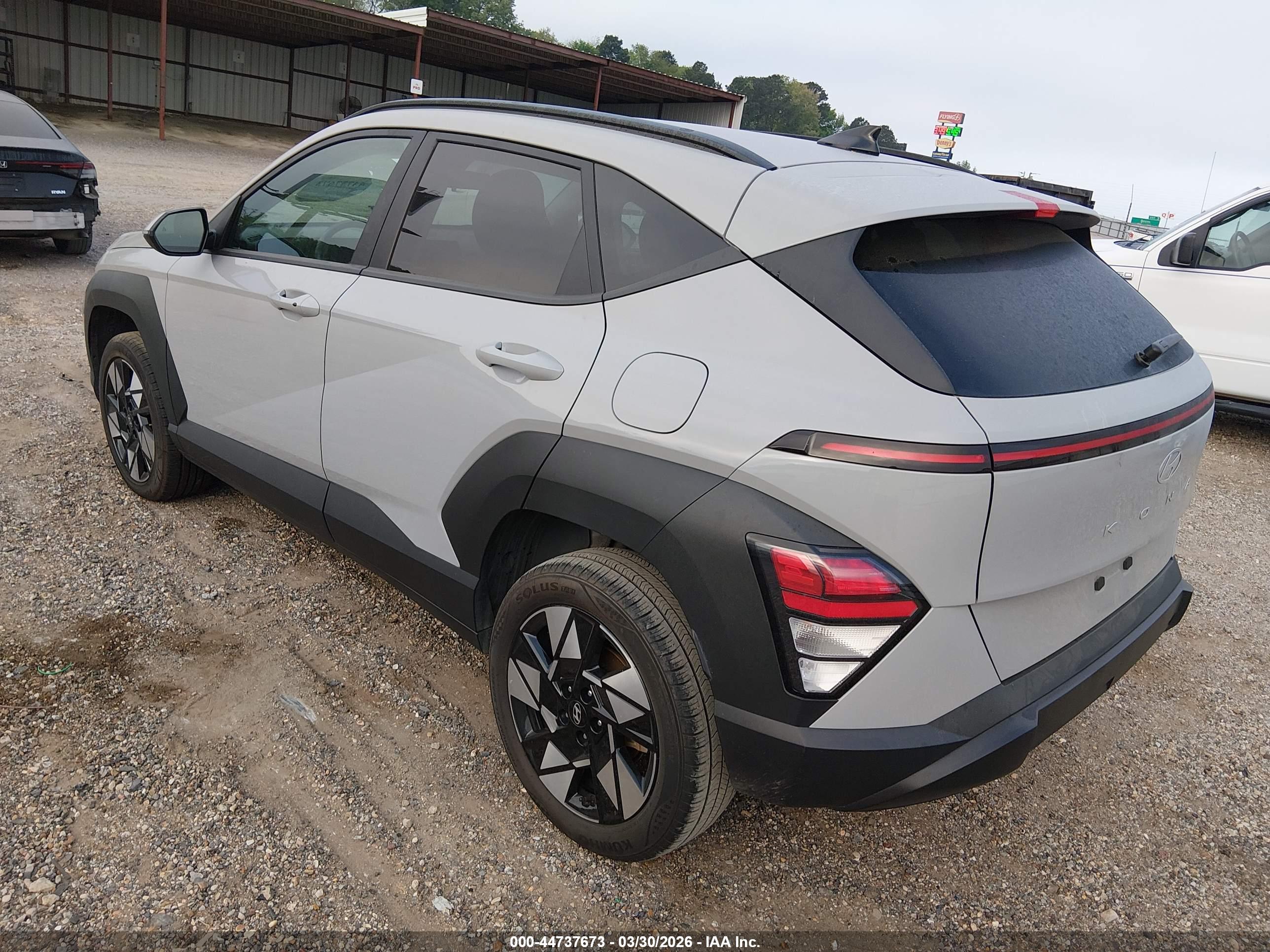 HYUNDAI KONA image 3