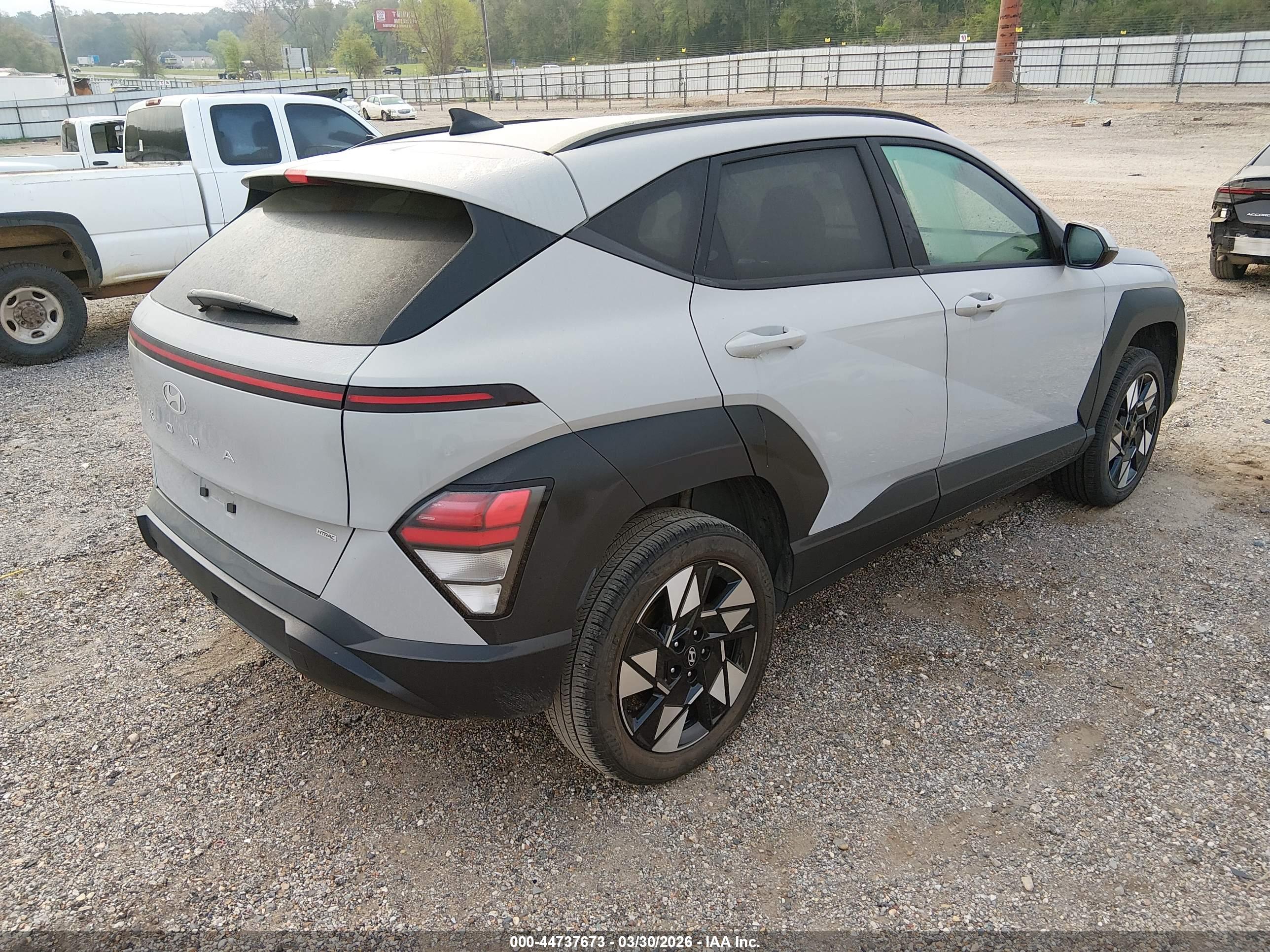 HYUNDAI KONA image 4