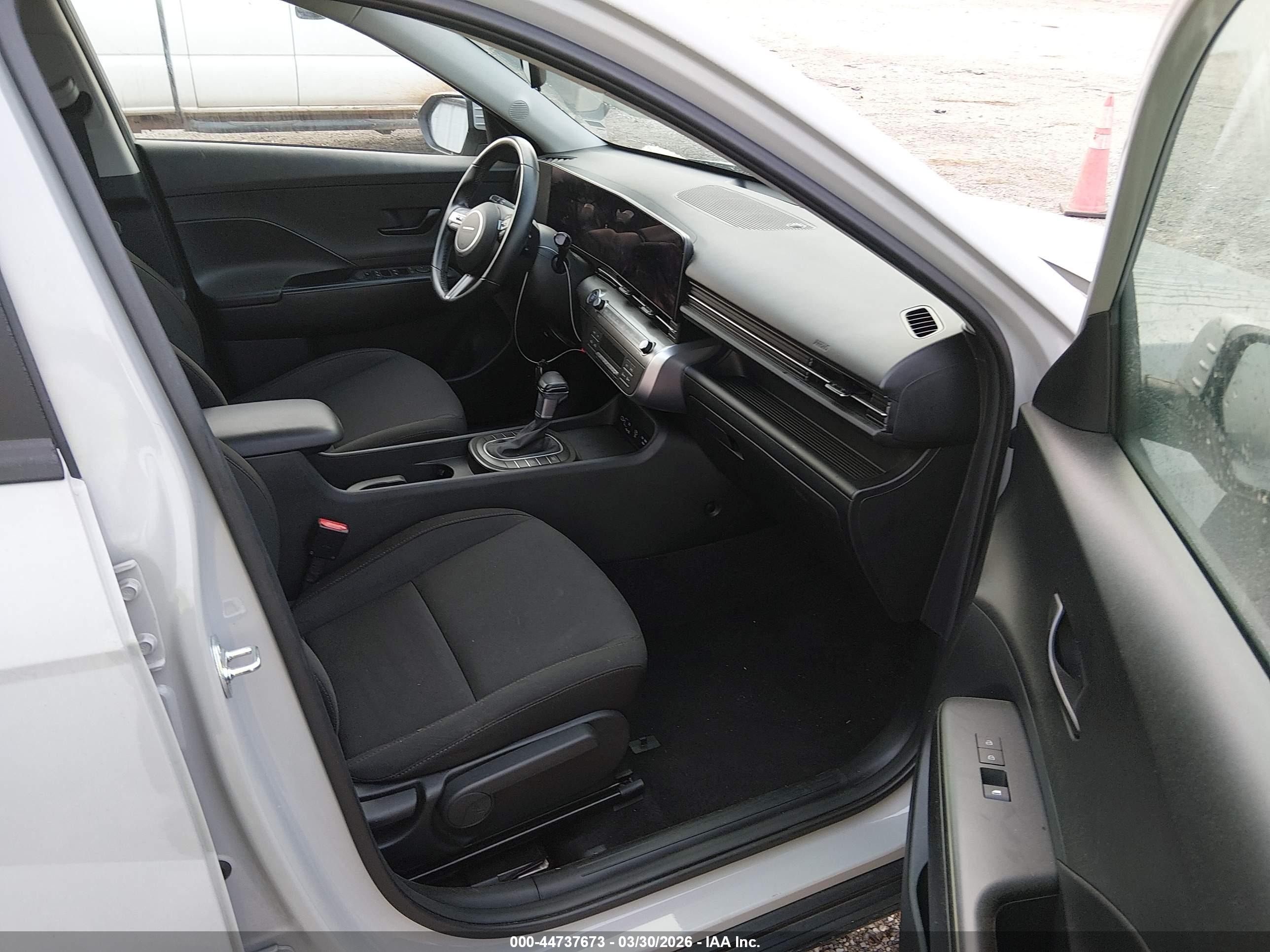 HYUNDAI KONA image 5