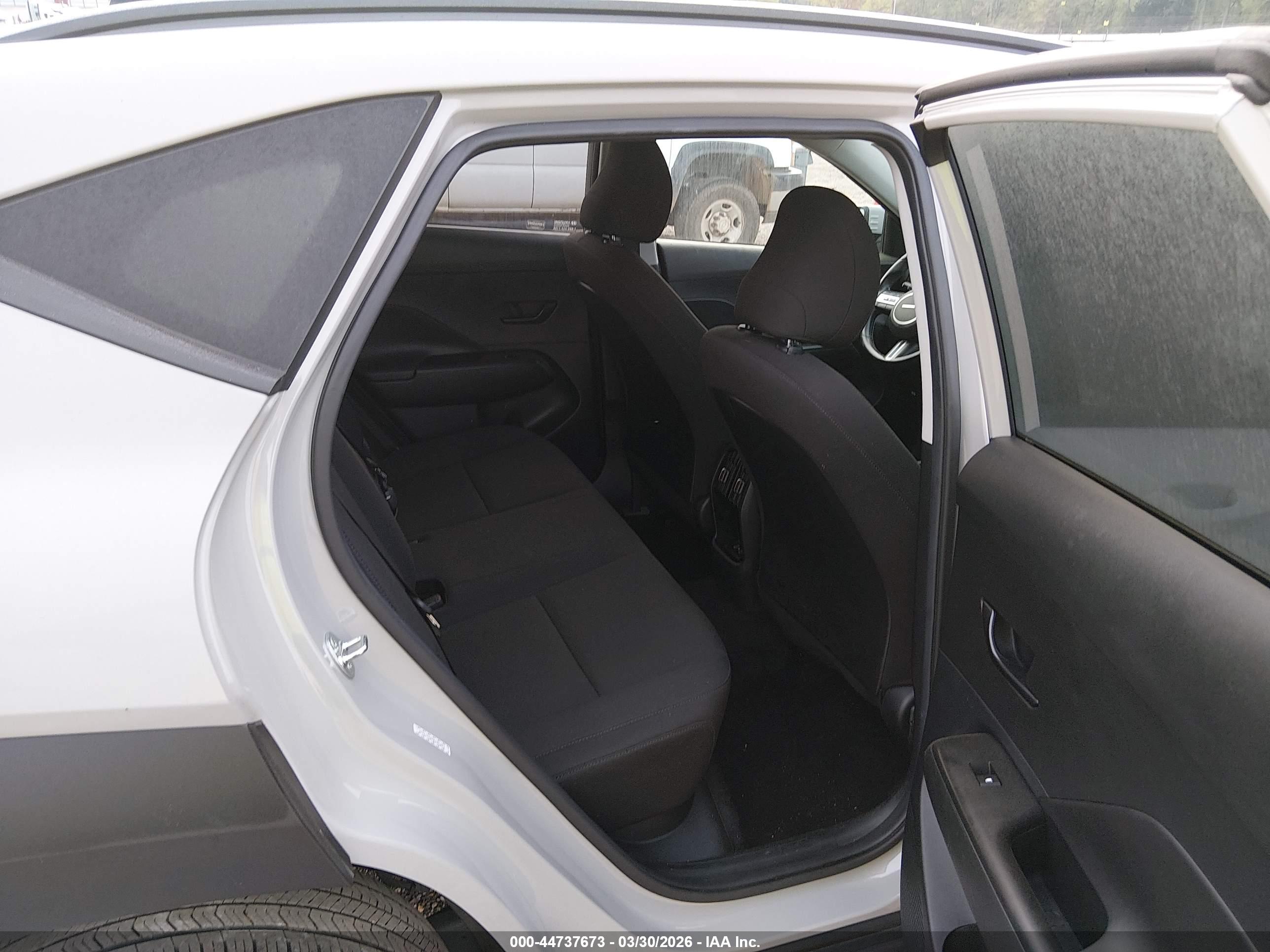 HYUNDAI KONA image 8