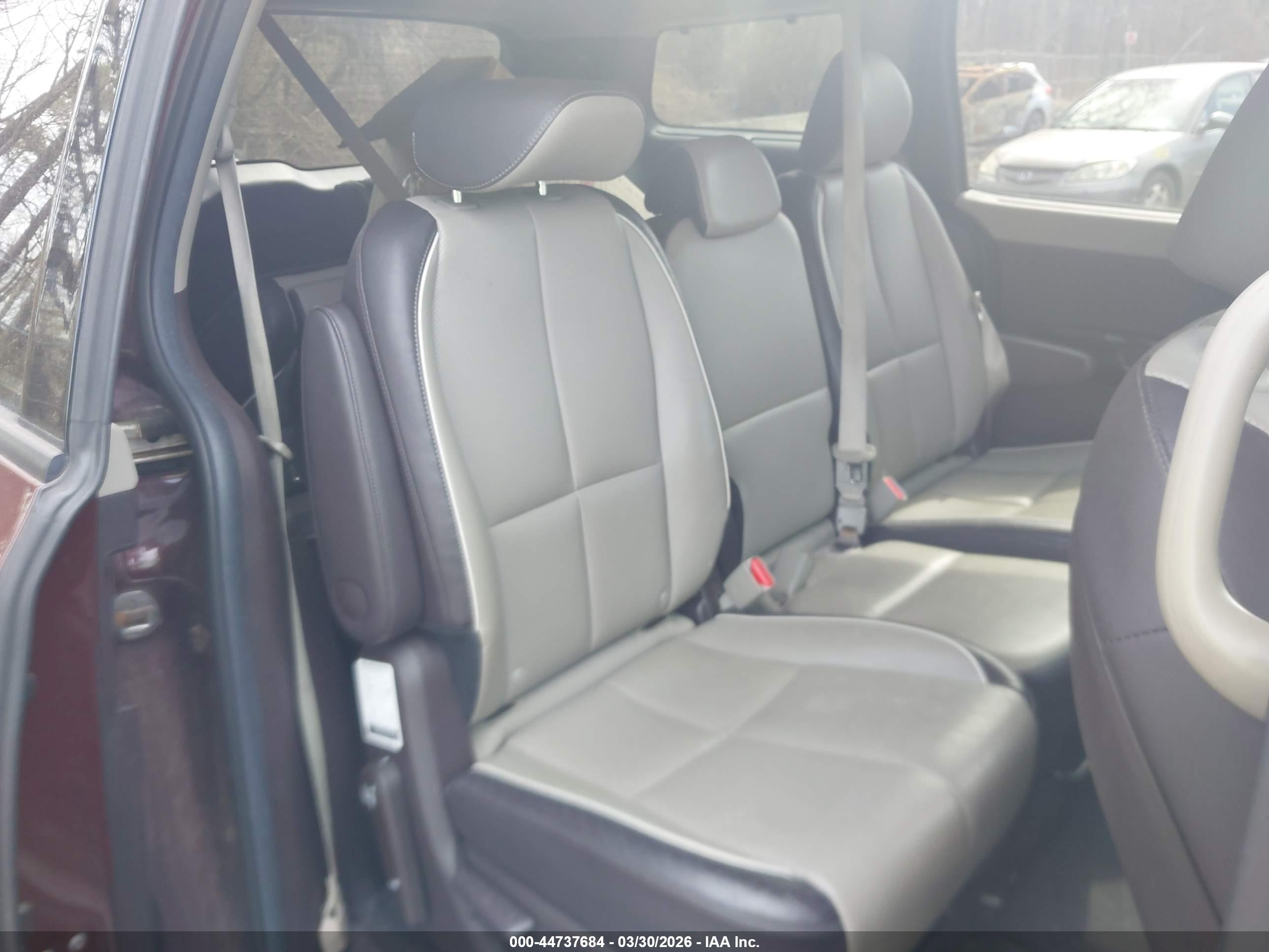 KIA SEDONA image 8