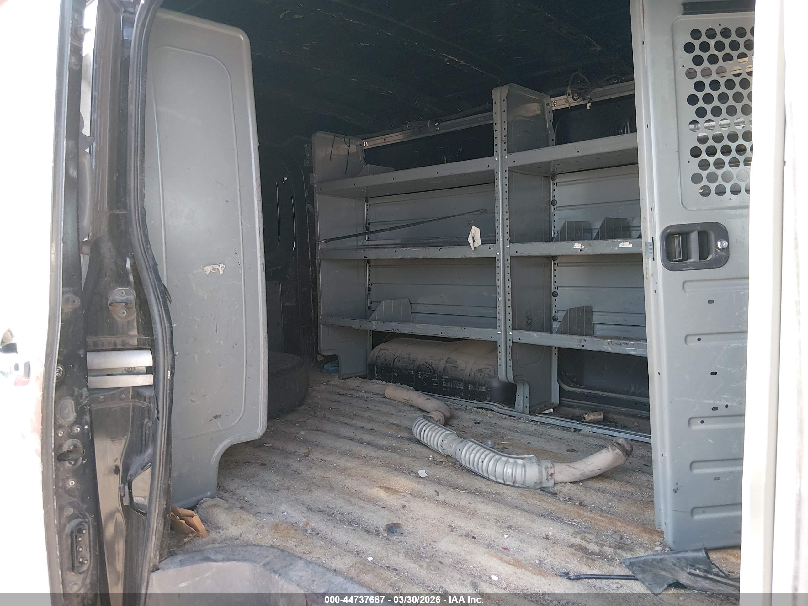 NISSAN NV image 8