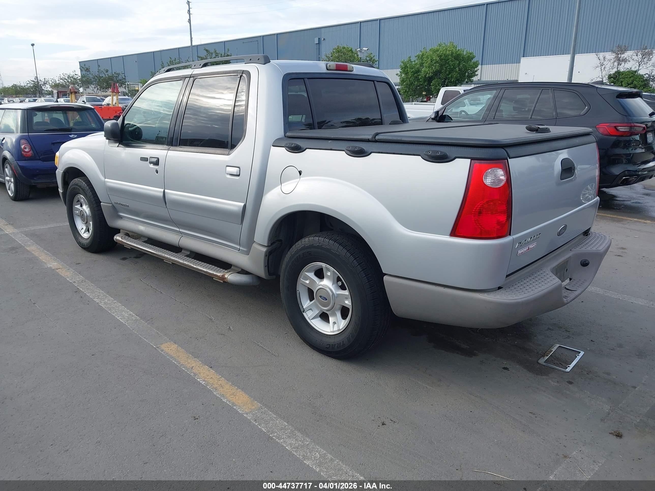 FORD EXPLORER image 3