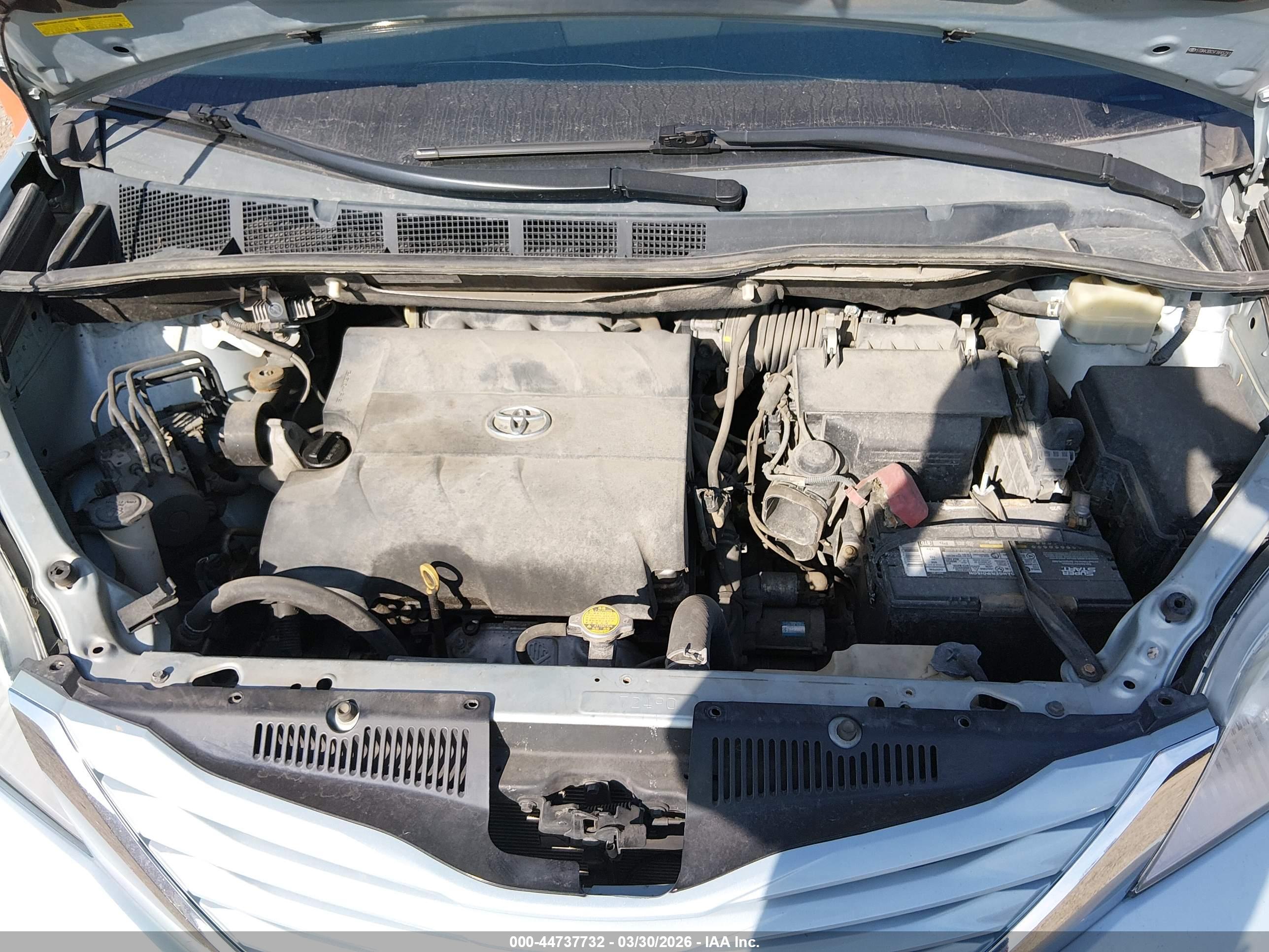 TOYOTA SIENNA image 10