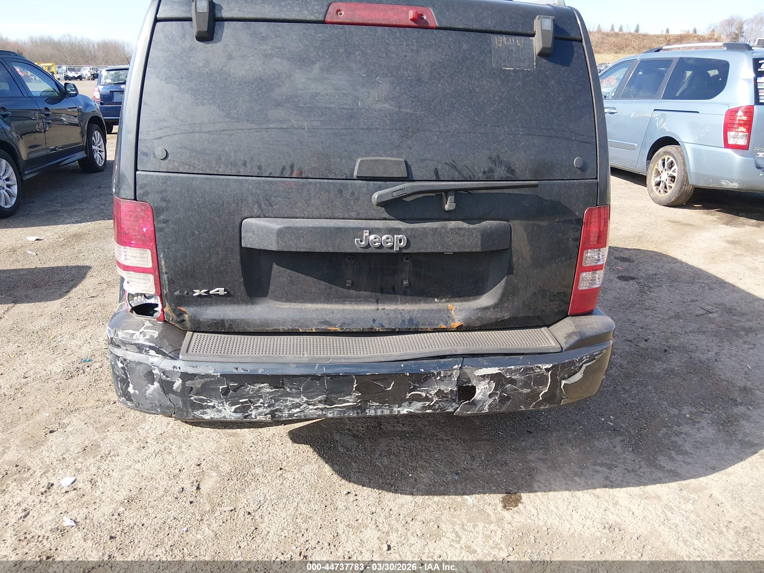 JEEP LIBERTY image 6