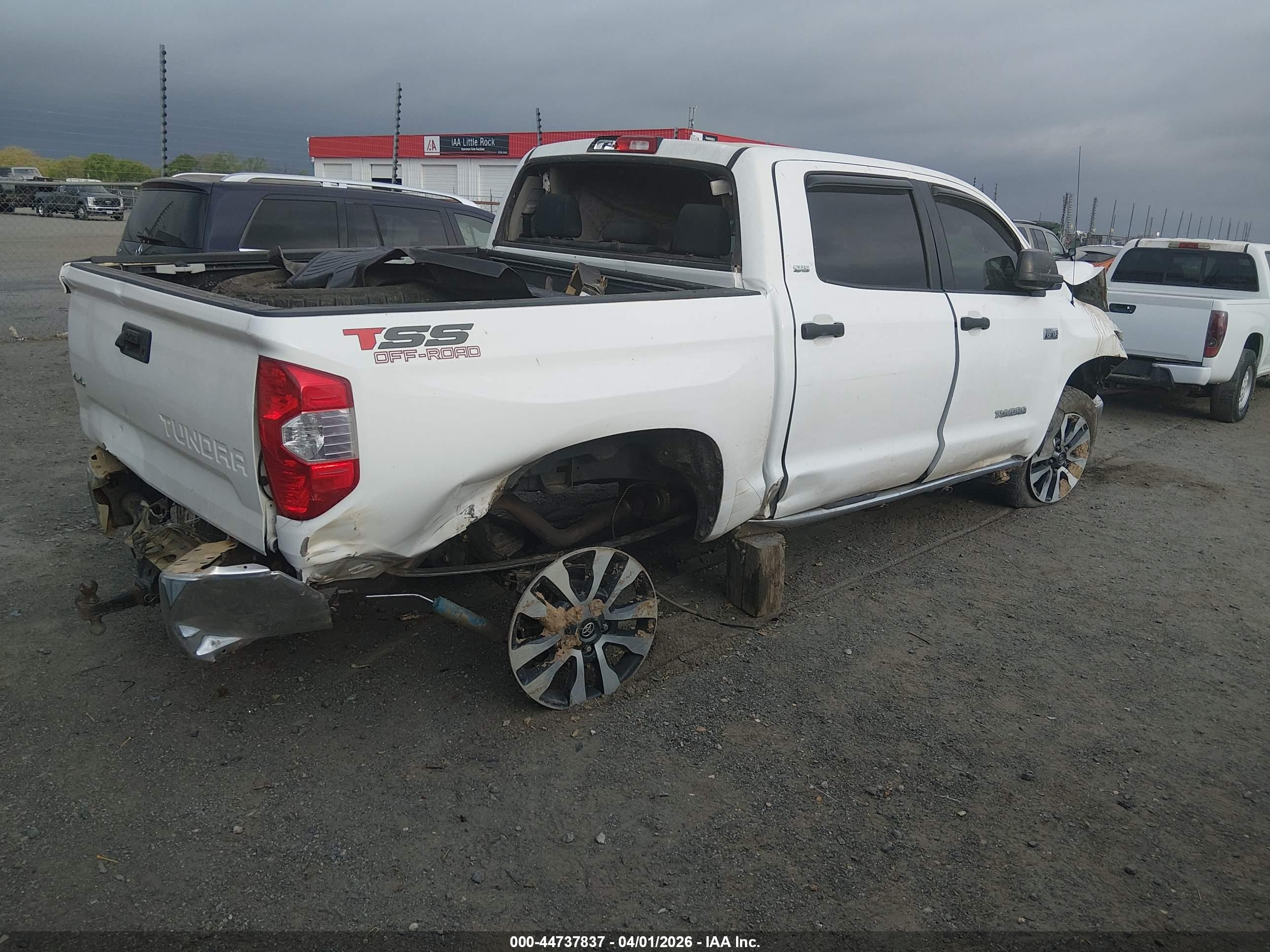 TOYOTA TUNDRA image 4