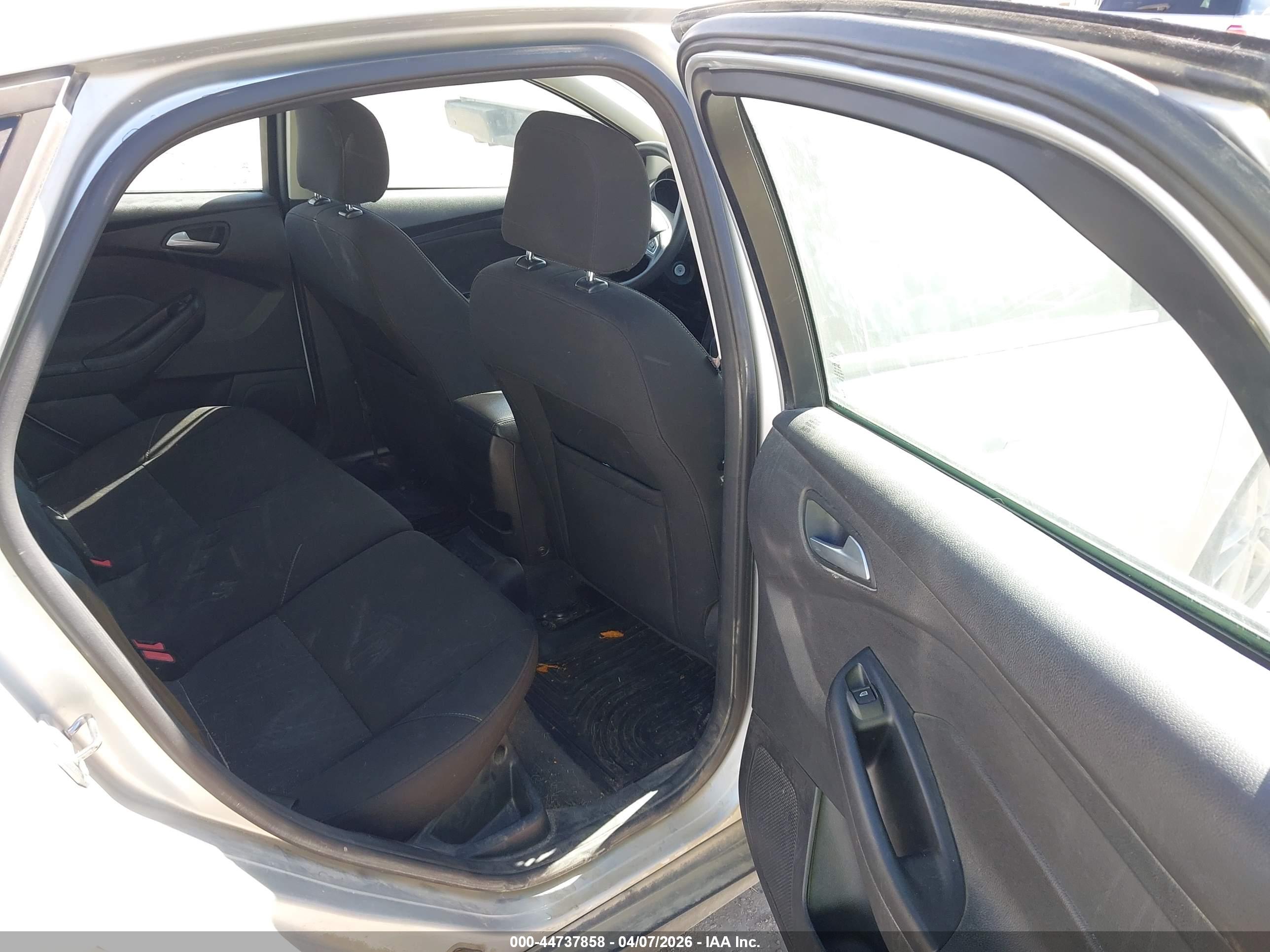 FORD FOCUS image 8