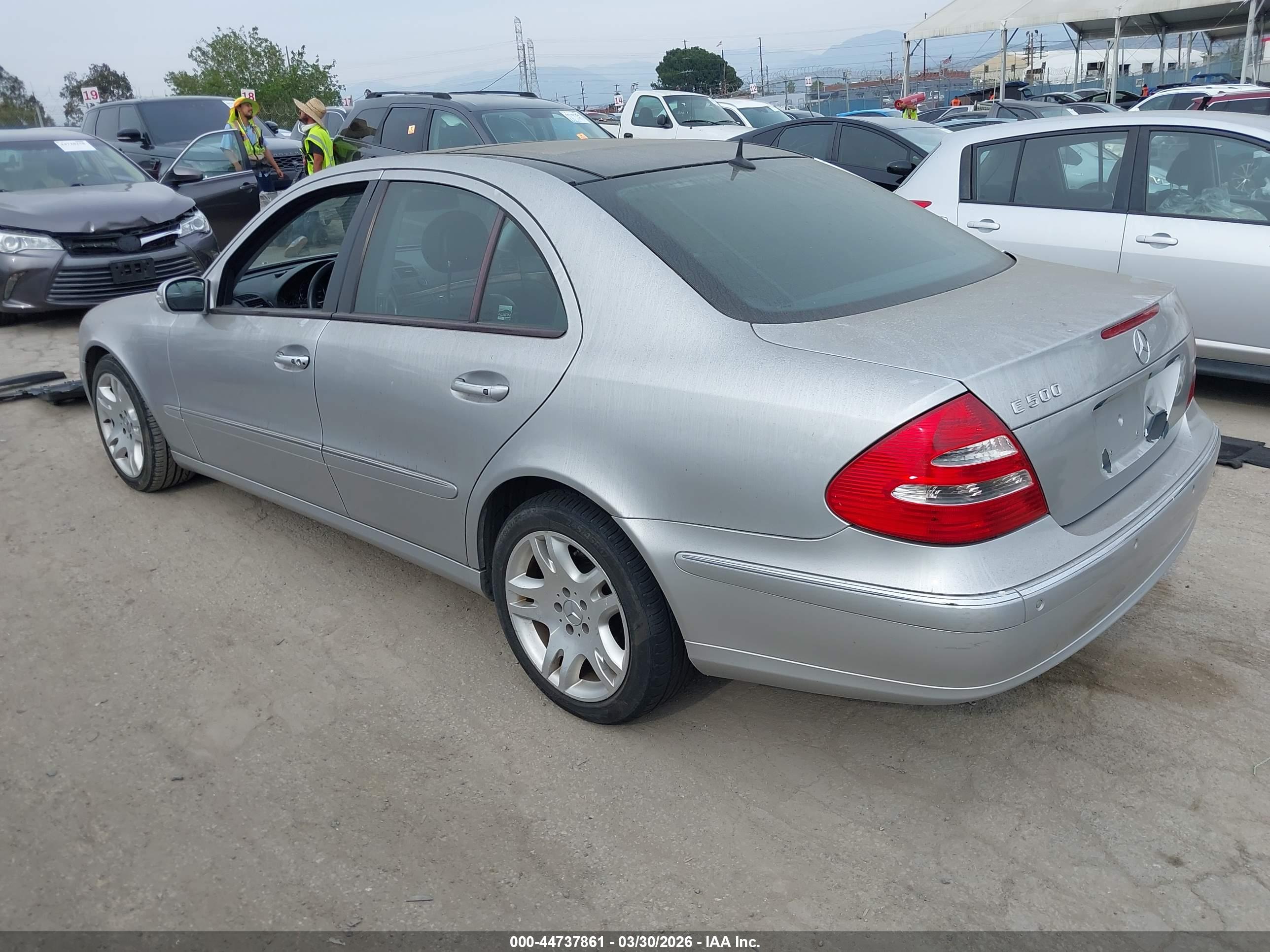 MERCEDES-BENZ E image 3