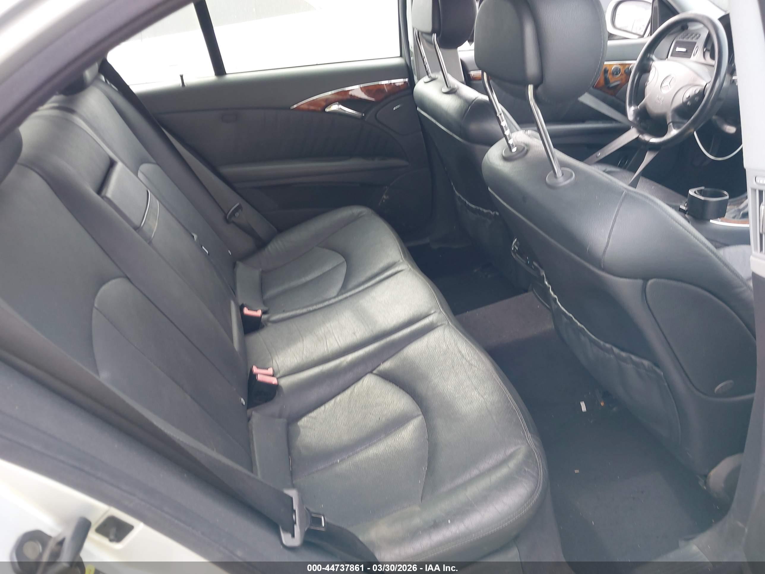 MERCEDES-BENZ E image 8