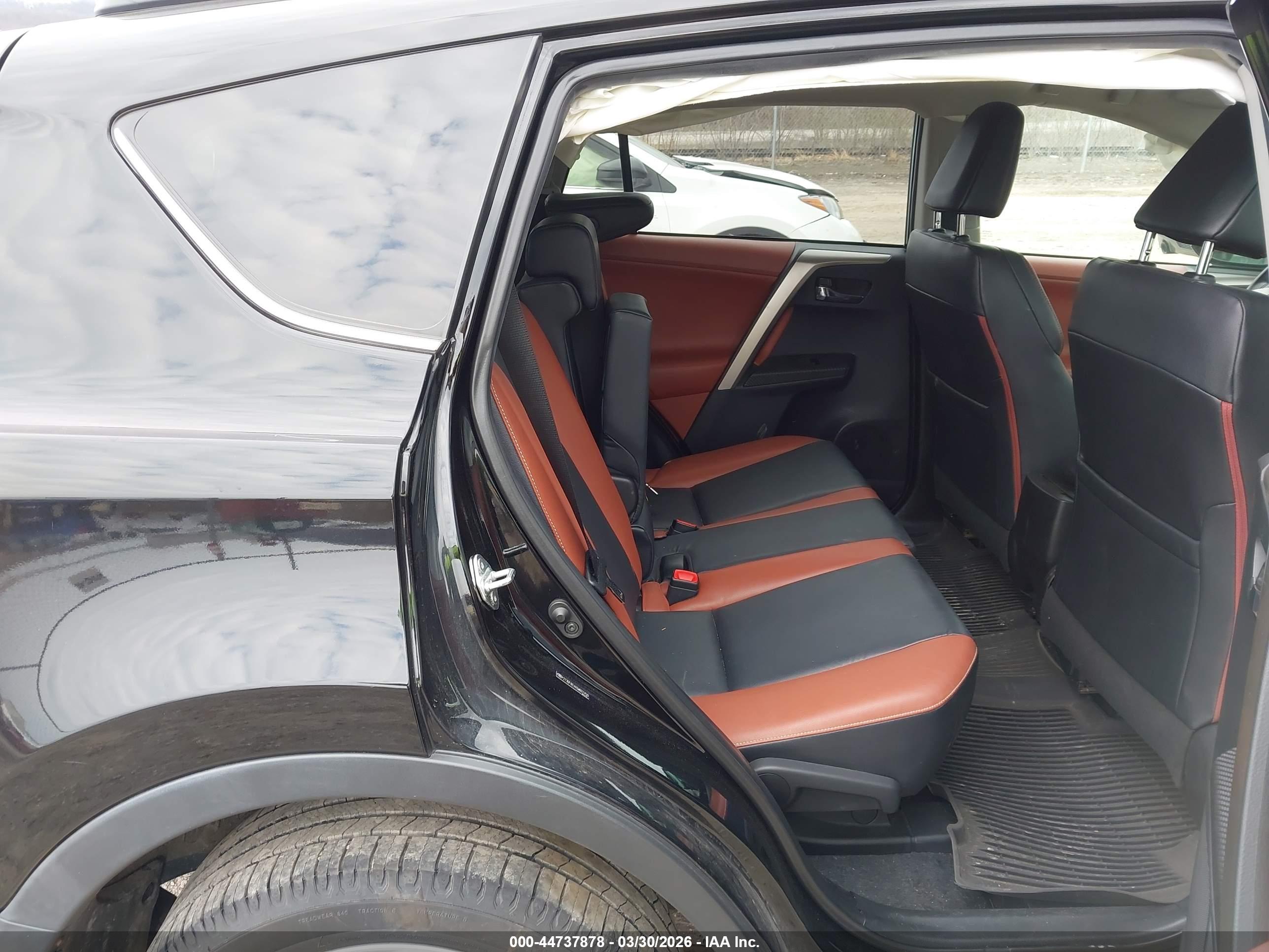 TOYOTA RAV4 image 8