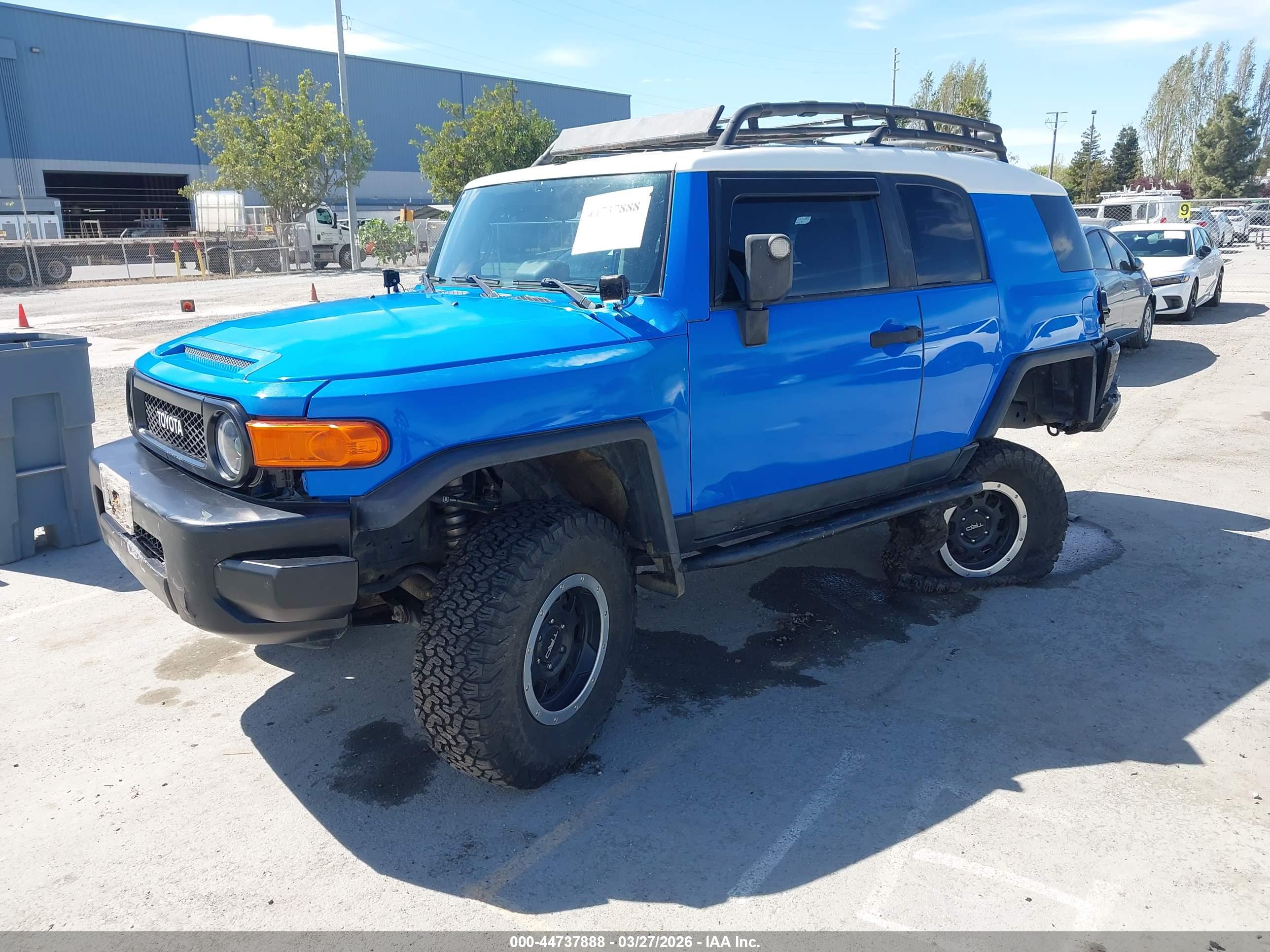 TOYOTA FJ image 2