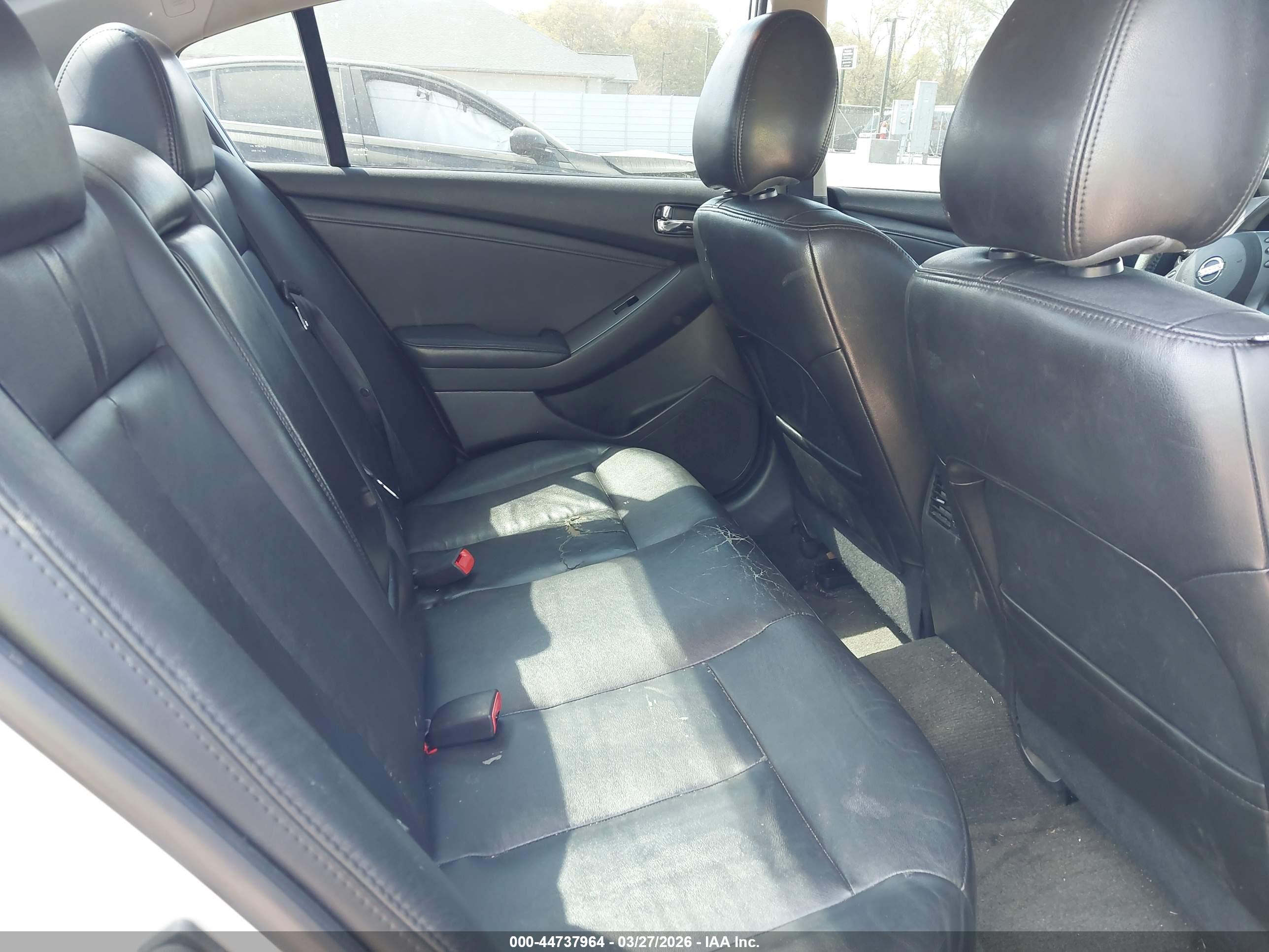 NISSAN ALTIMA image 8