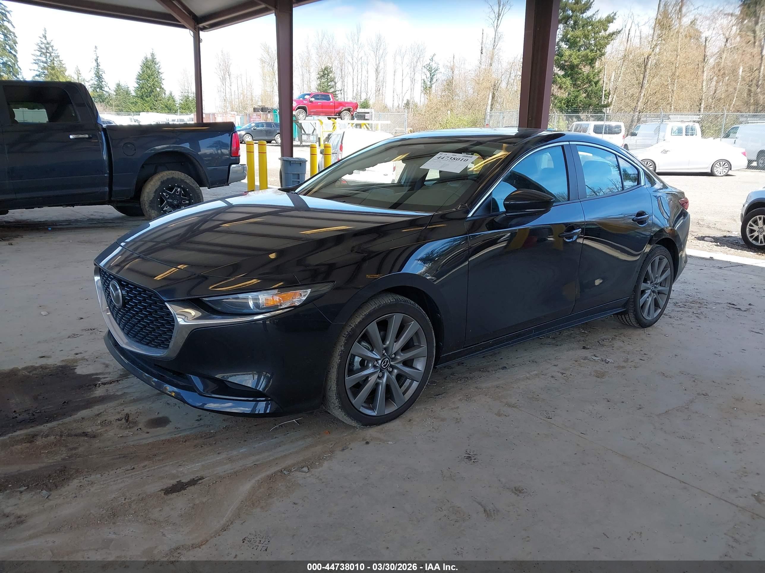 MAZDA MAZDA3 image 2