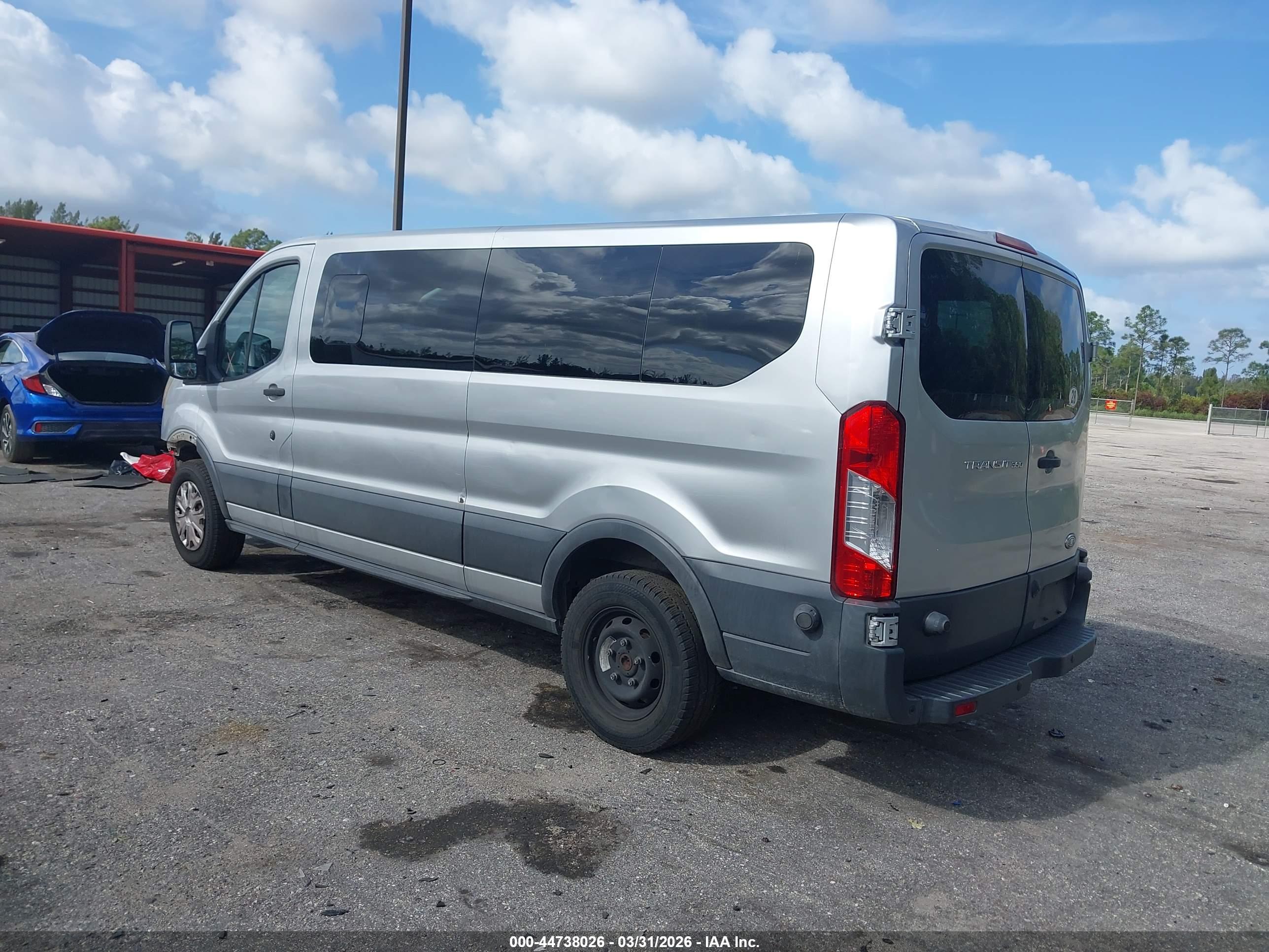 FORD TRANSIT-350 image 3