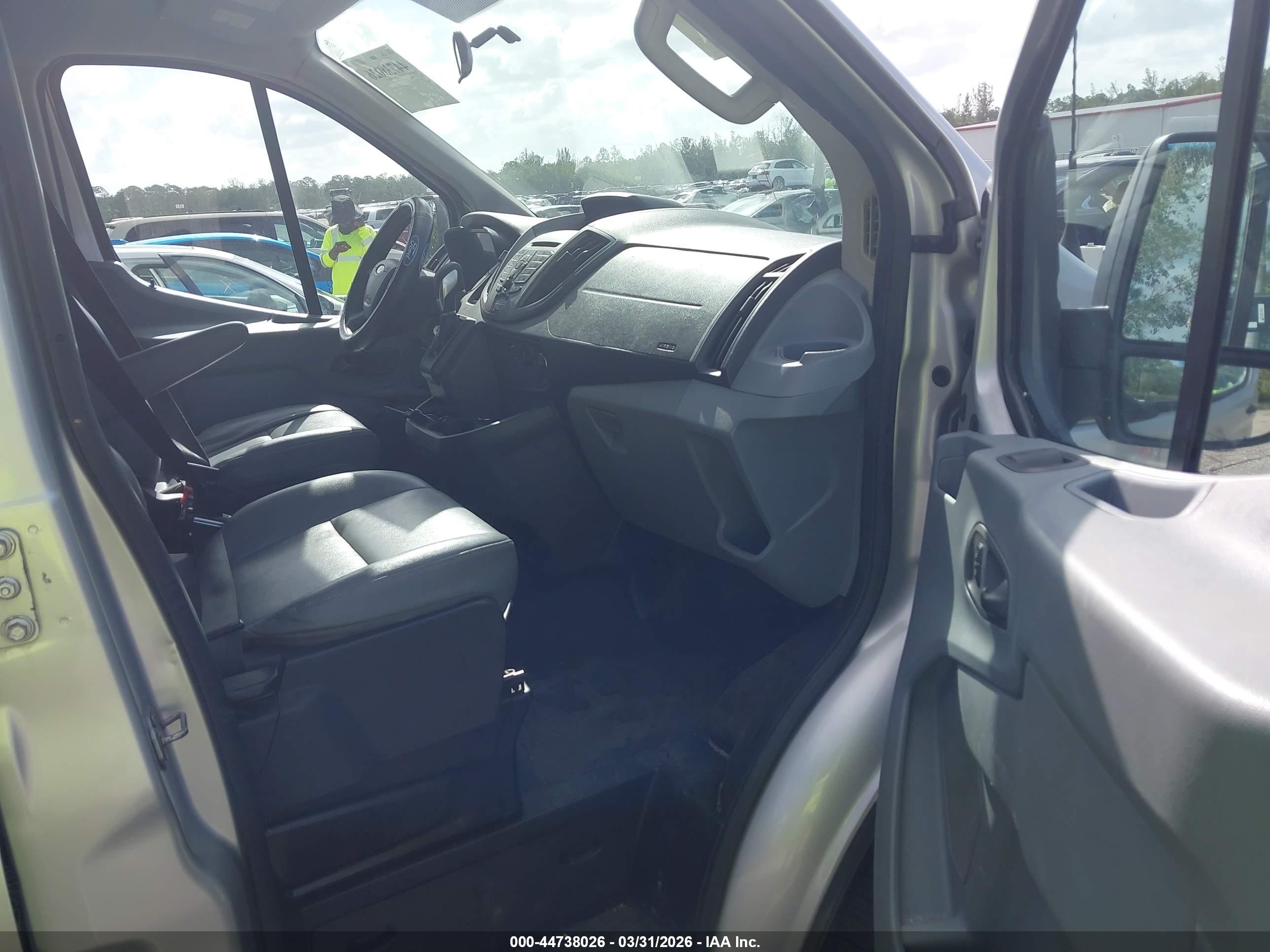 FORD TRANSIT-350 image 5