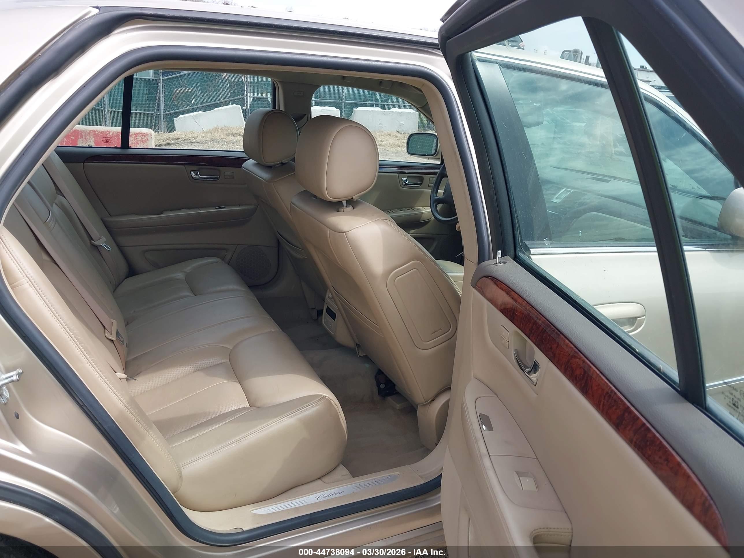 CADILLAC DTS image 8