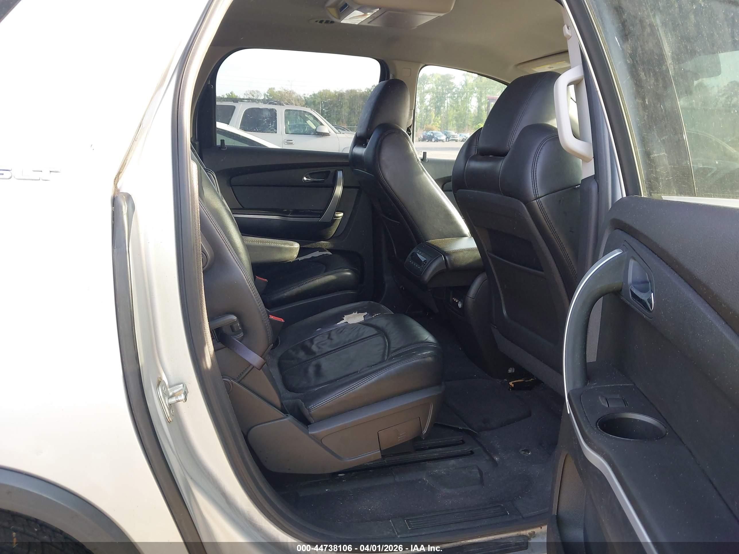 GMC ACADIA image 8