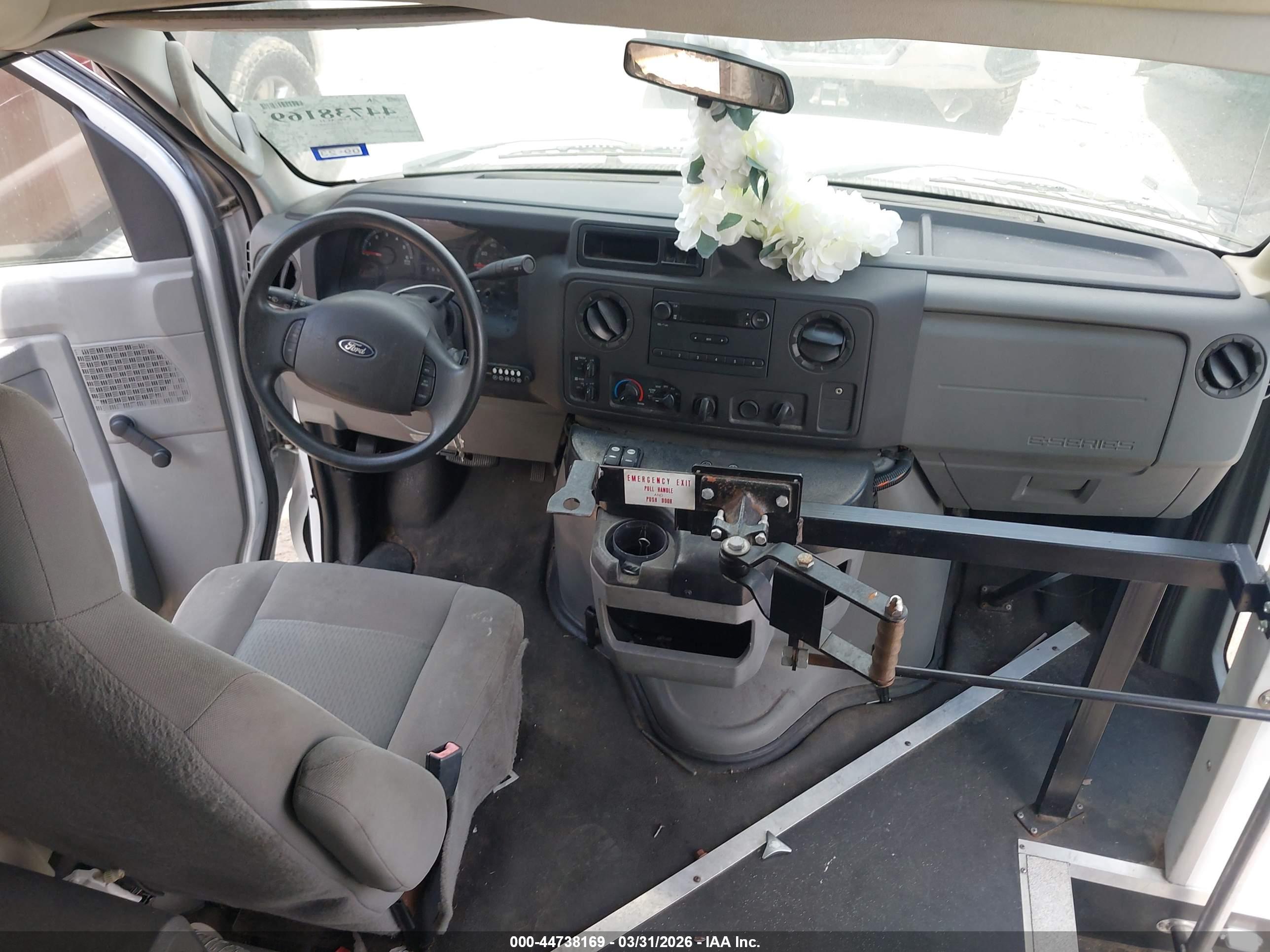 FORD E-350 image 7