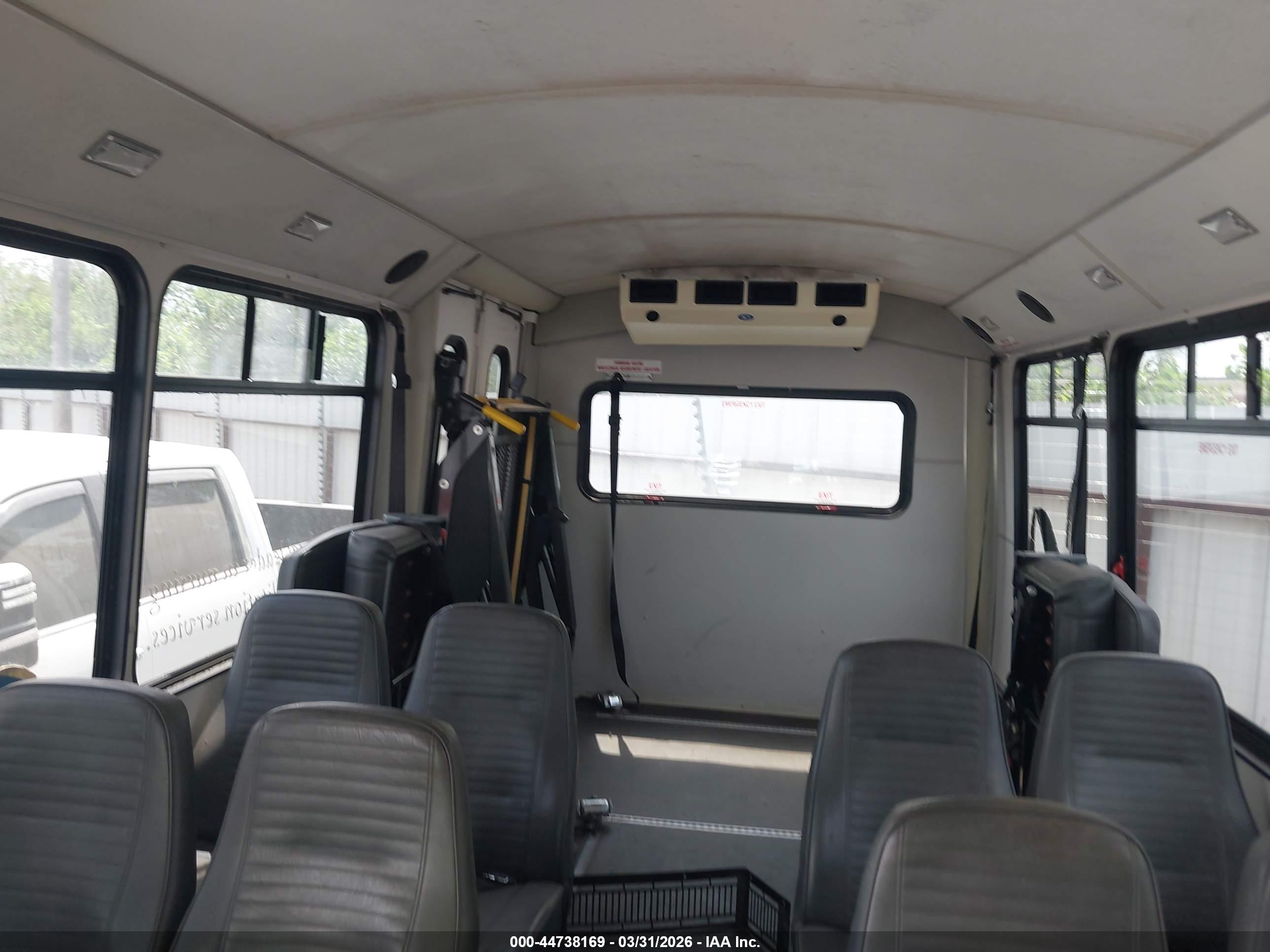 FORD E-350 image 8
