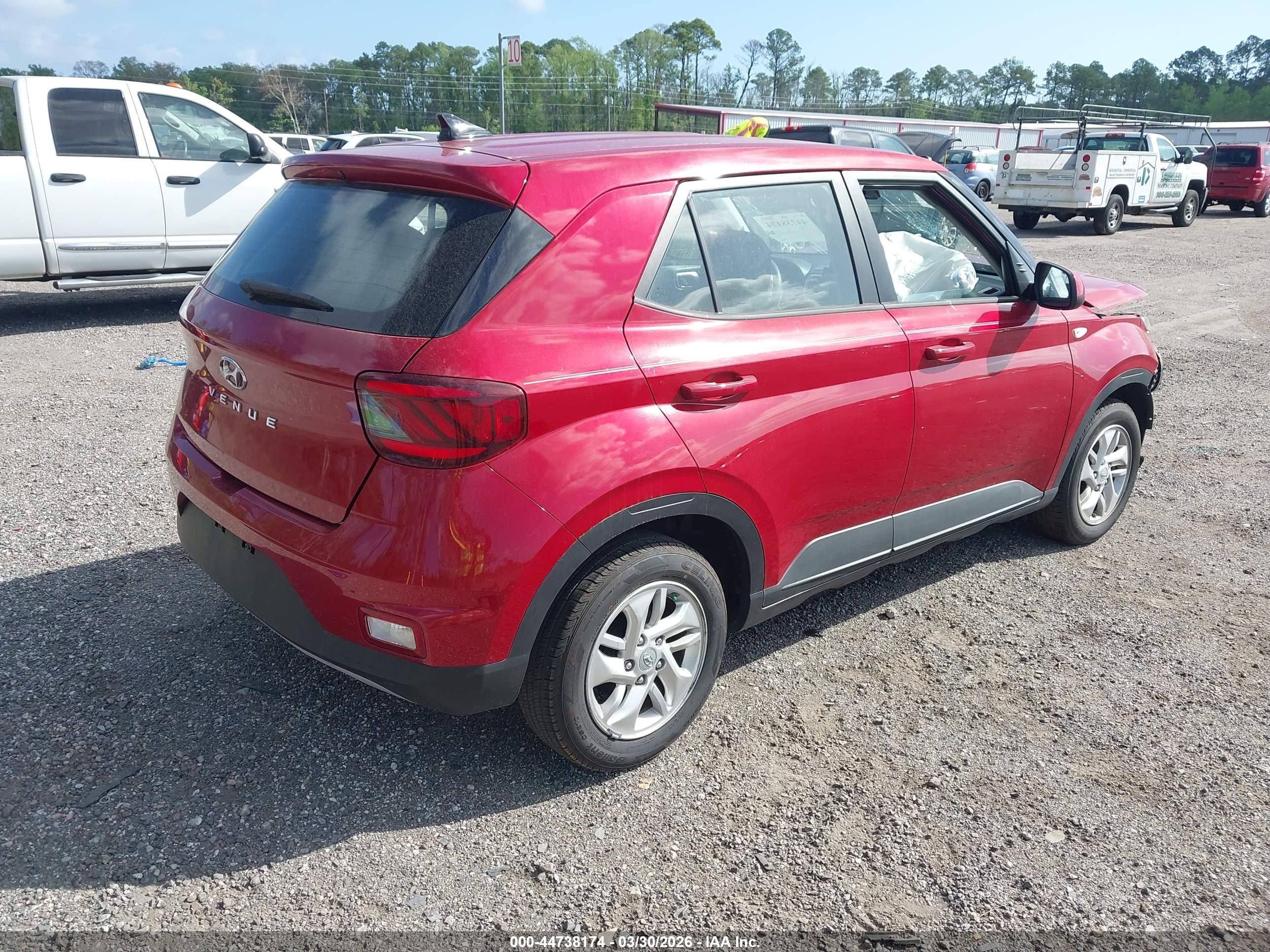 HYUNDAI VENUE image 4