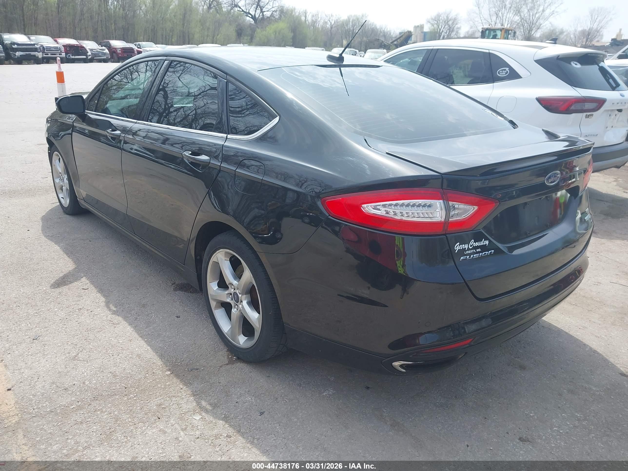 FORD FUSION image 3