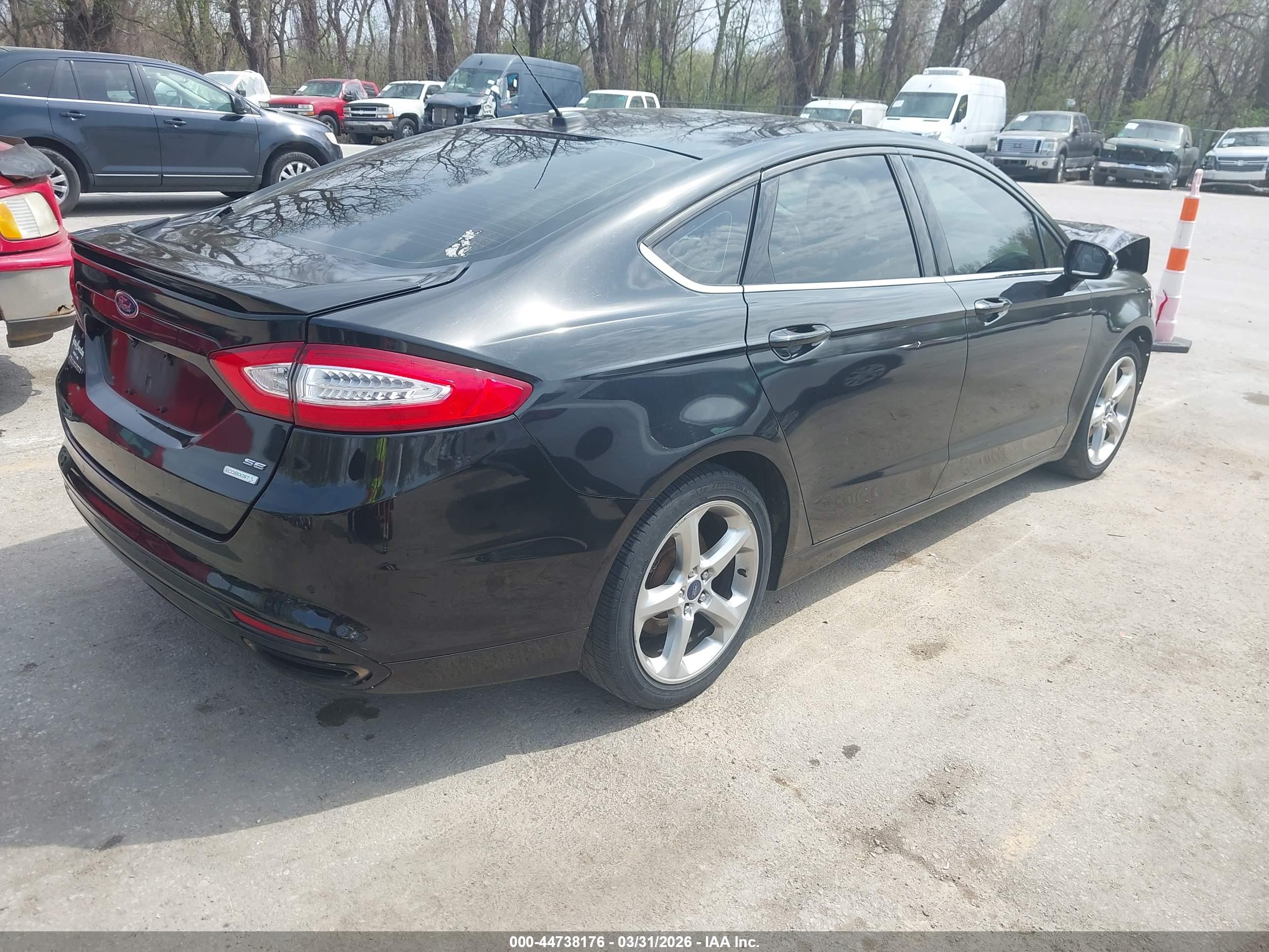 FORD FUSION image 4