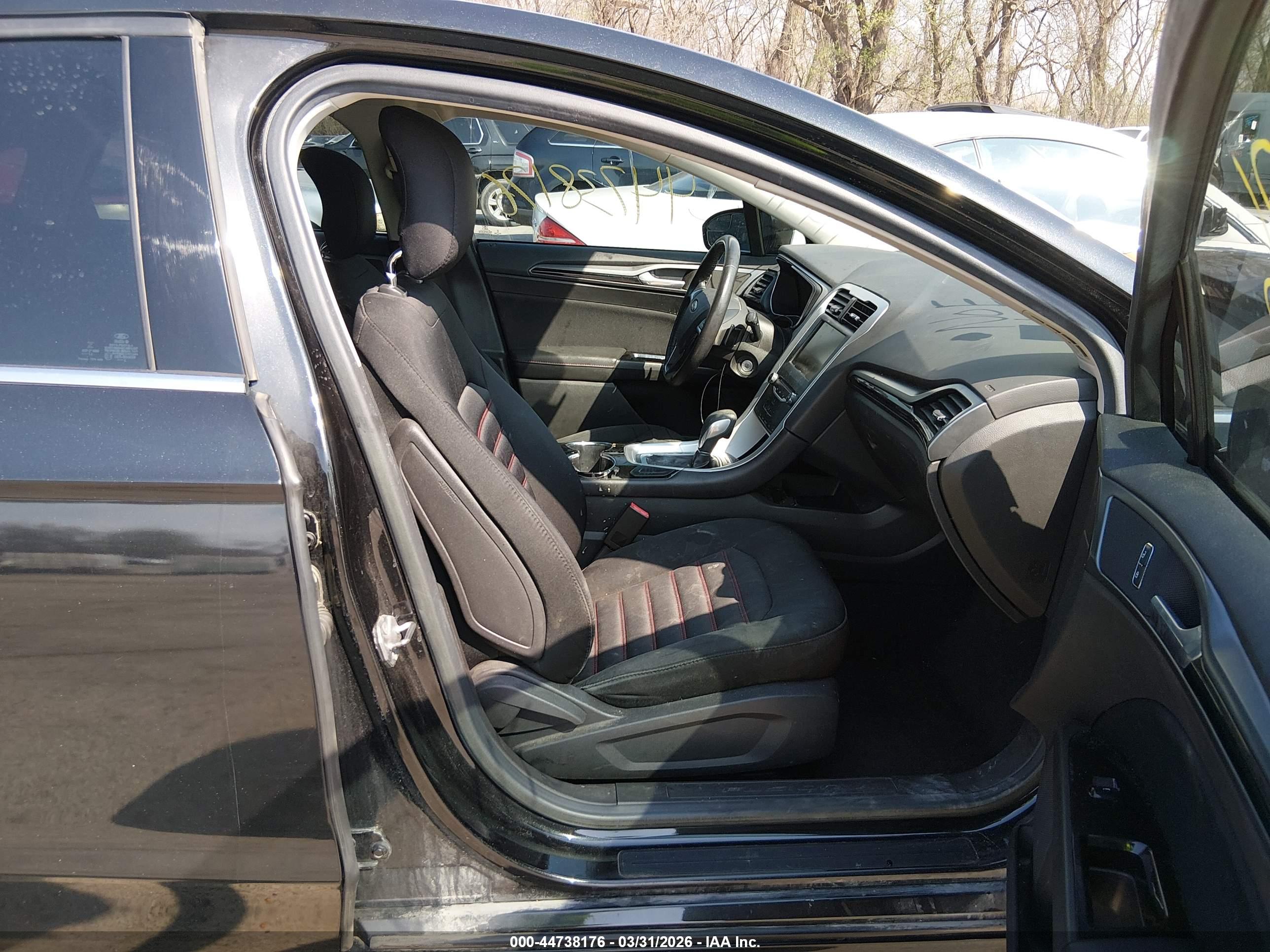FORD FUSION image 5