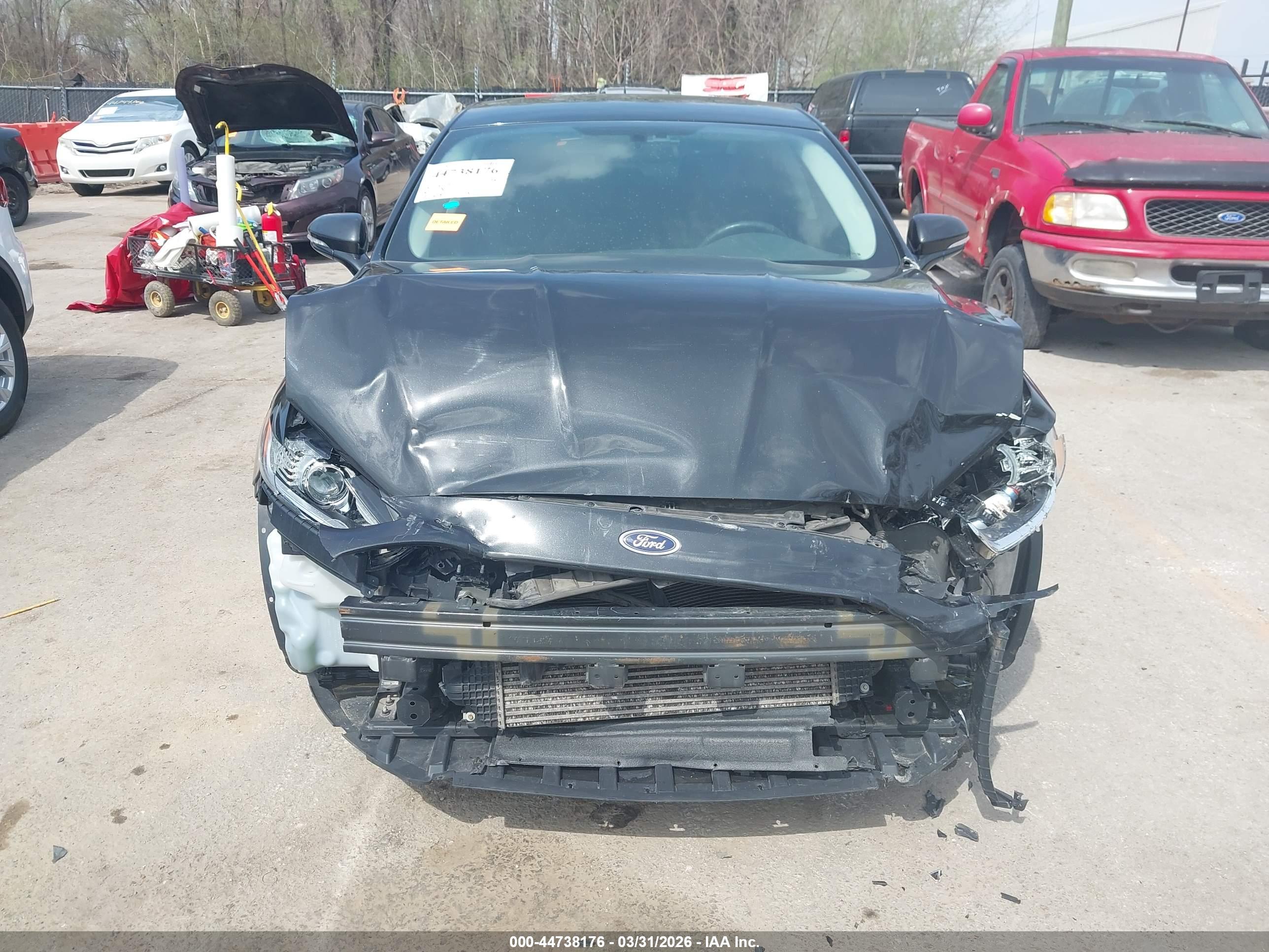 FORD FUSION image 6