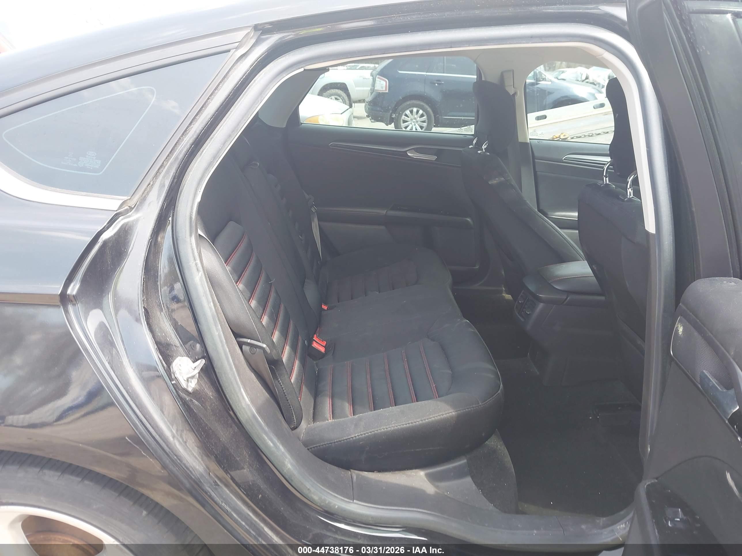 FORD FUSION image 8