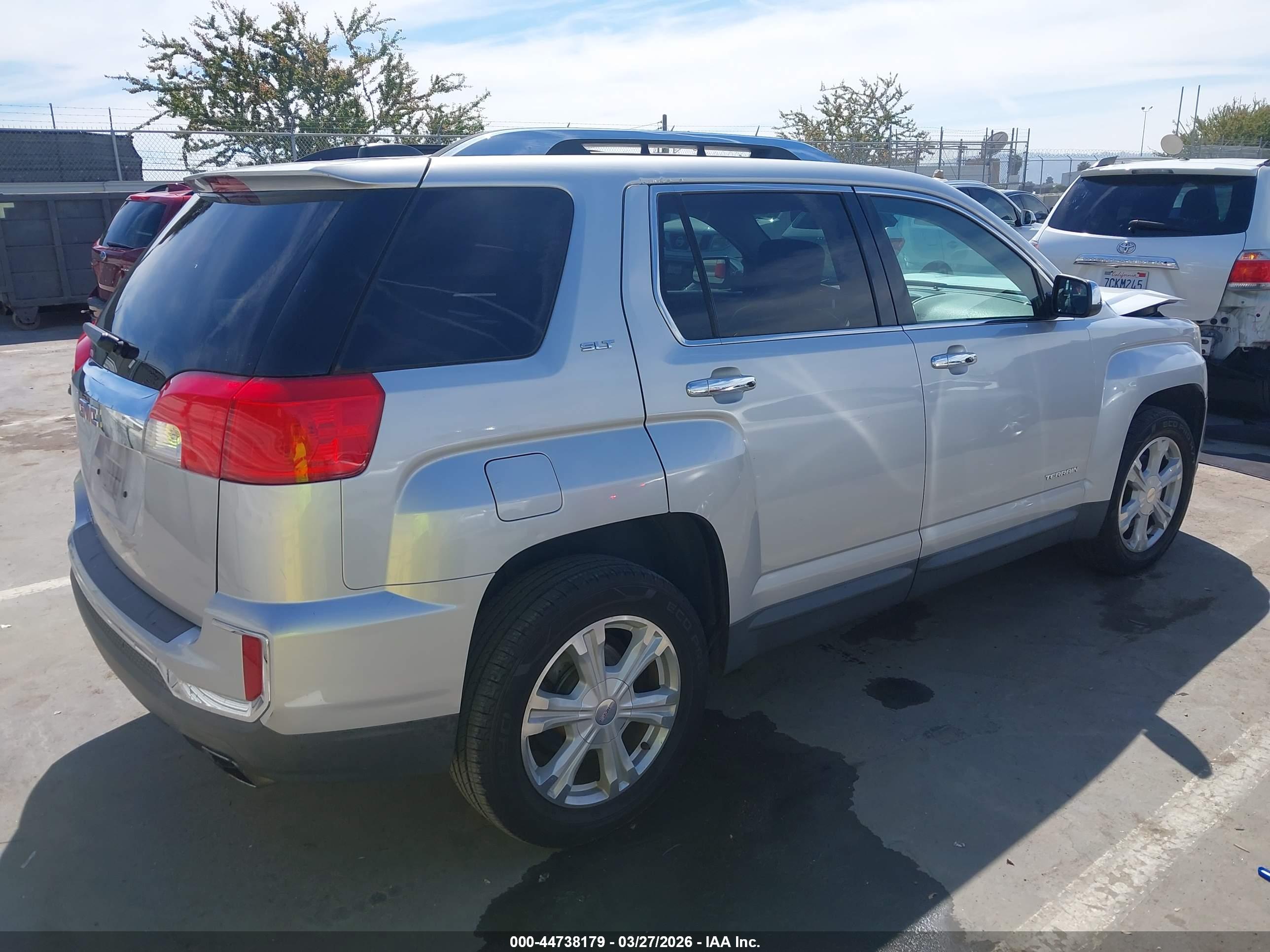 GMC TERRAIN image 4