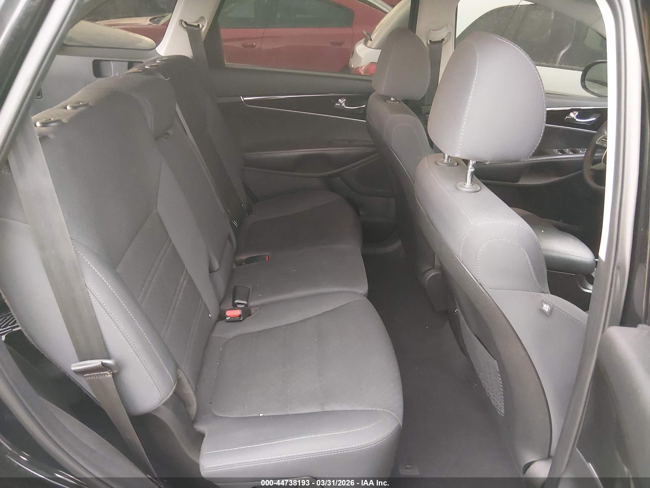 KIA SORENTO image 8