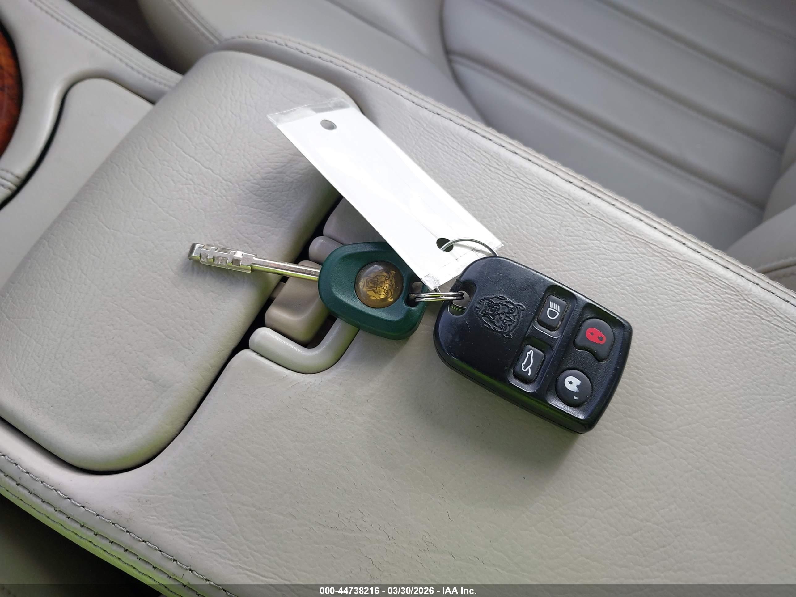 JAGUAR XK8 image 11