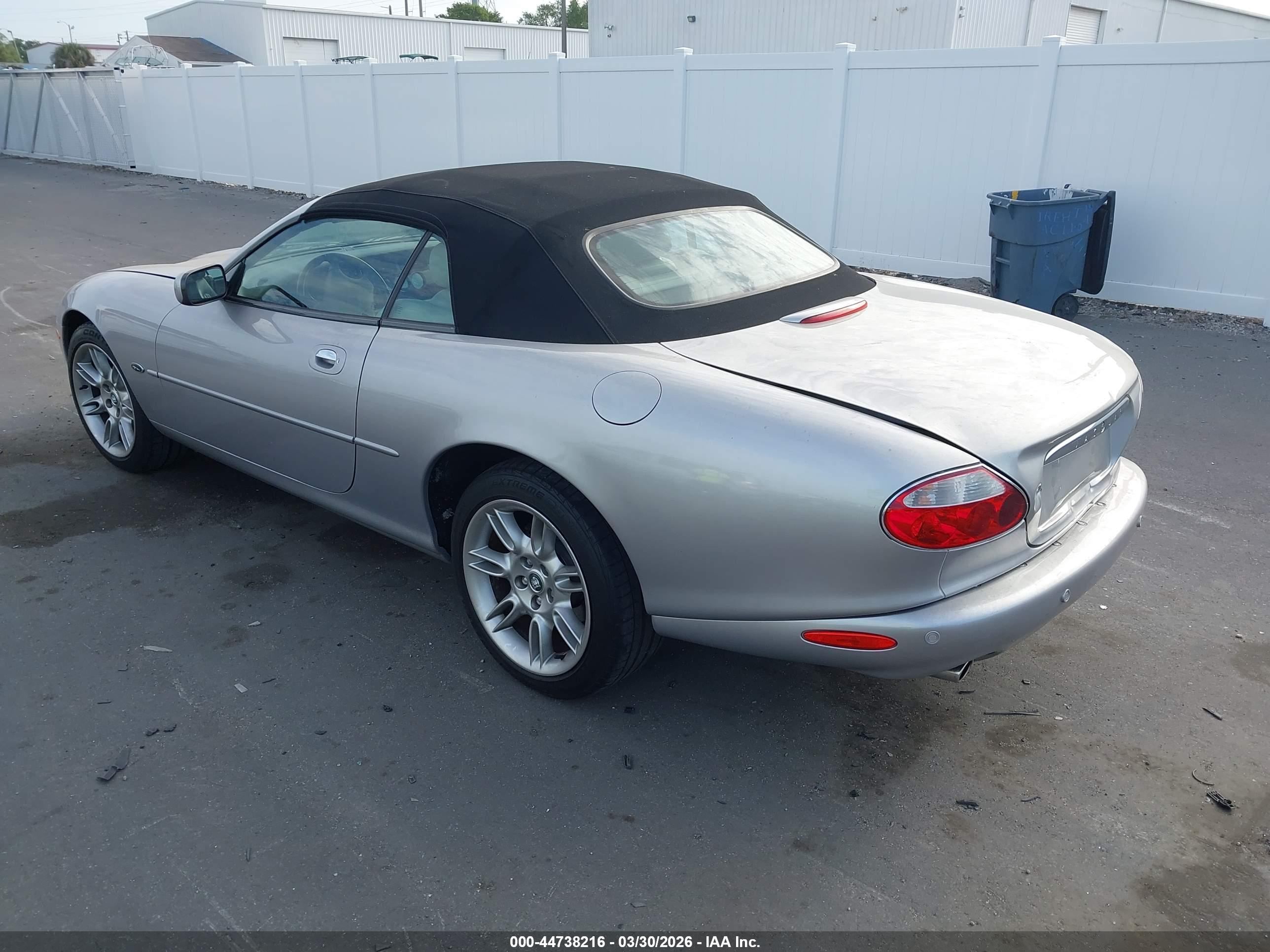 JAGUAR XK8 image 3